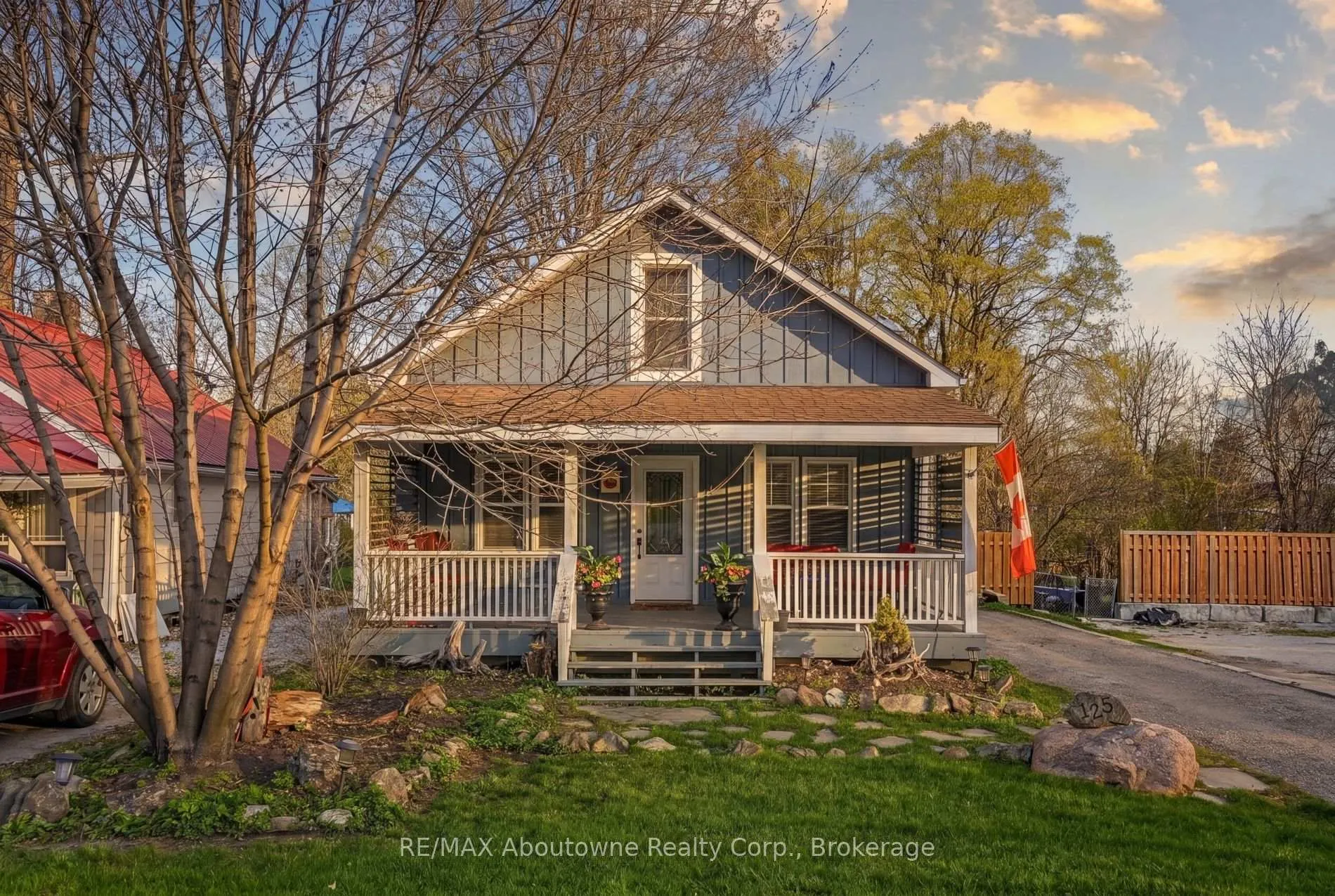 Photo 3 of 125 Main Street N, Halton Hills, Acton — HOMEH