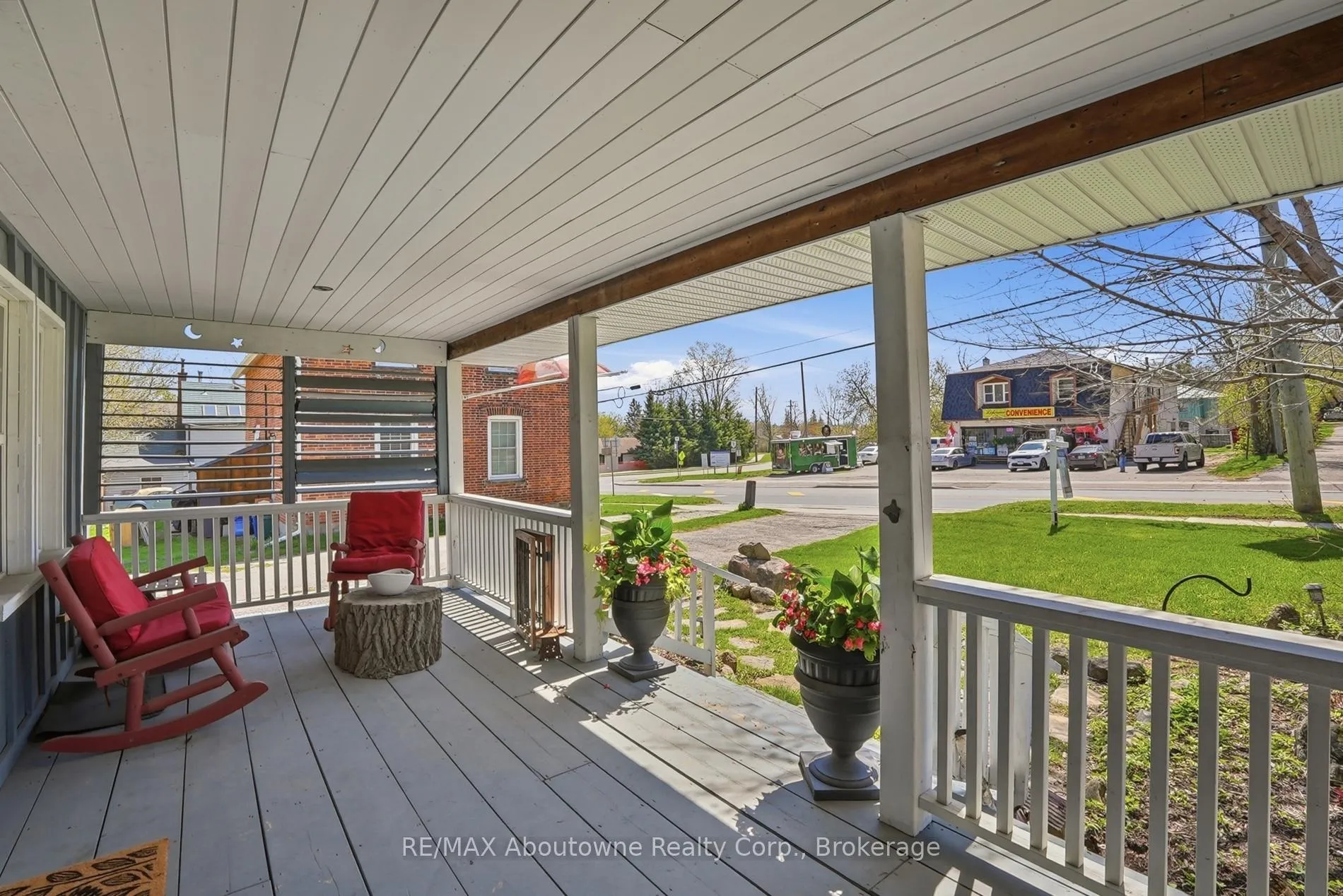 Photo 5 of 125 Main Street N, Halton Hills, Acton — HOMEH