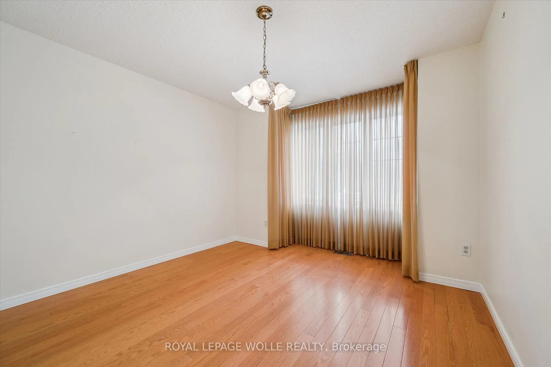 Photo 10 of Unit 1, 496 Beechwood Drive, Waterloo — HOMEH