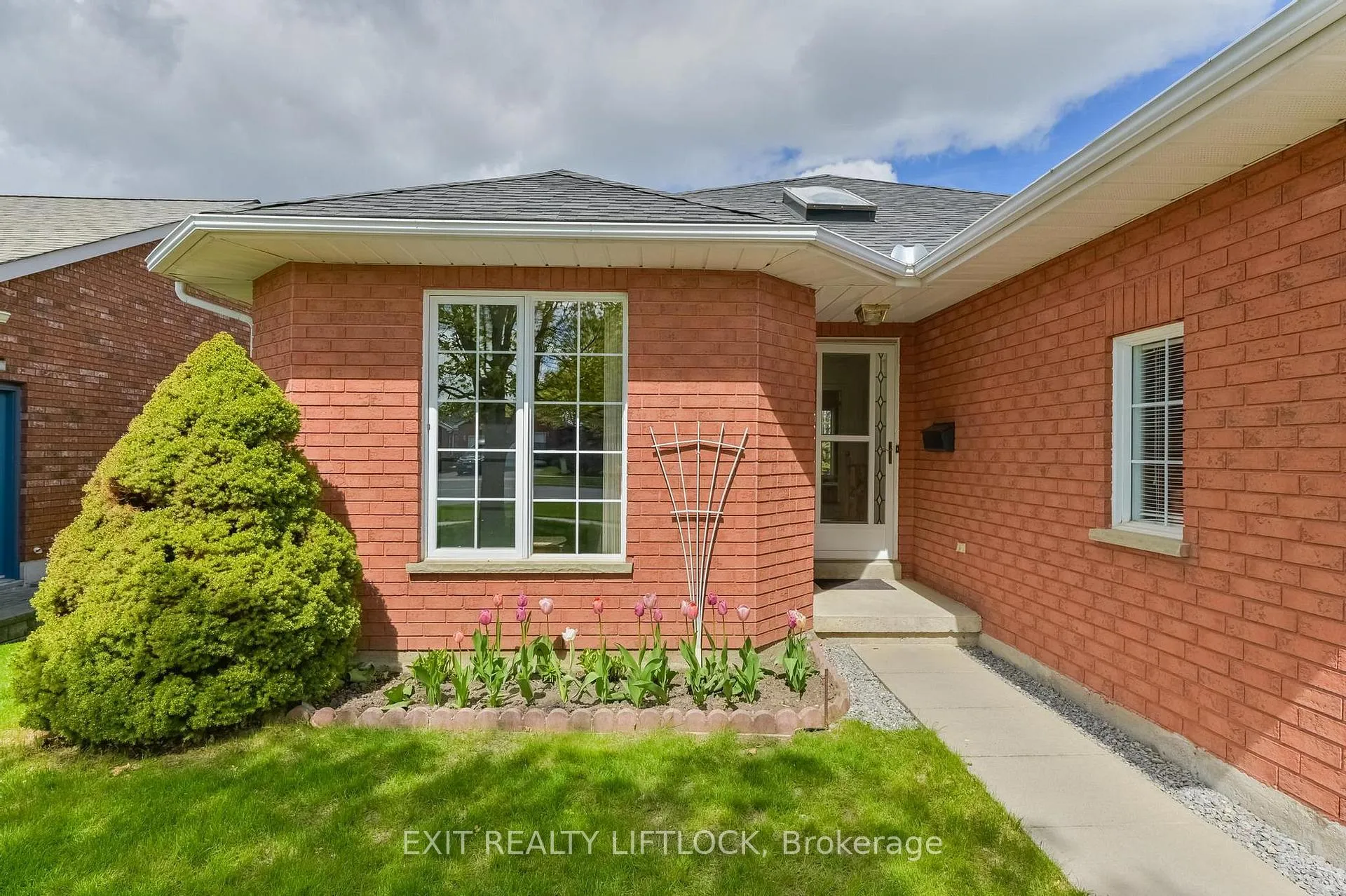 Photo 2 of 2498 Marsdale Drive, Peterborough, Ashburnham Ward 4 — HOMEH