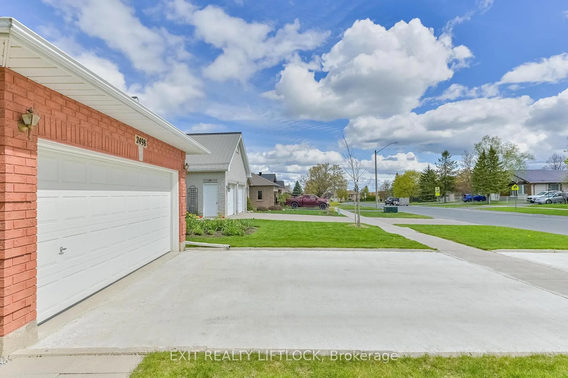Photo 3 of 2498 Marsdale Drive, Peterborough, Ashburnham Ward 4 — HOMEH