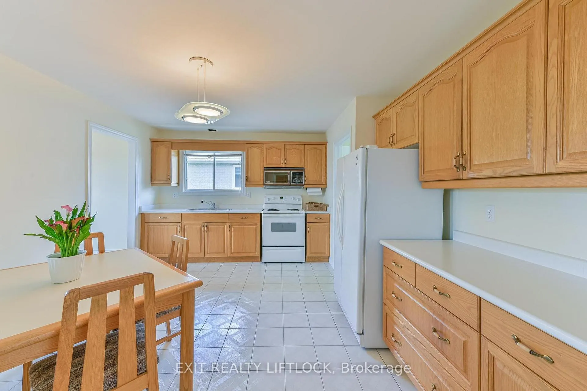 Photo 8 of 2498 Marsdale Drive, Peterborough, Ashburnham Ward 4 — HOMEH