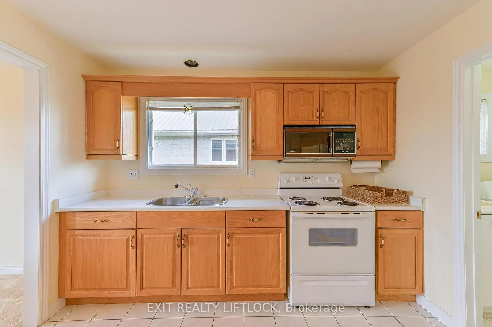 Photo 9 of 2498 Marsdale Drive, Peterborough, Ashburnham Ward 4 — HOMEH