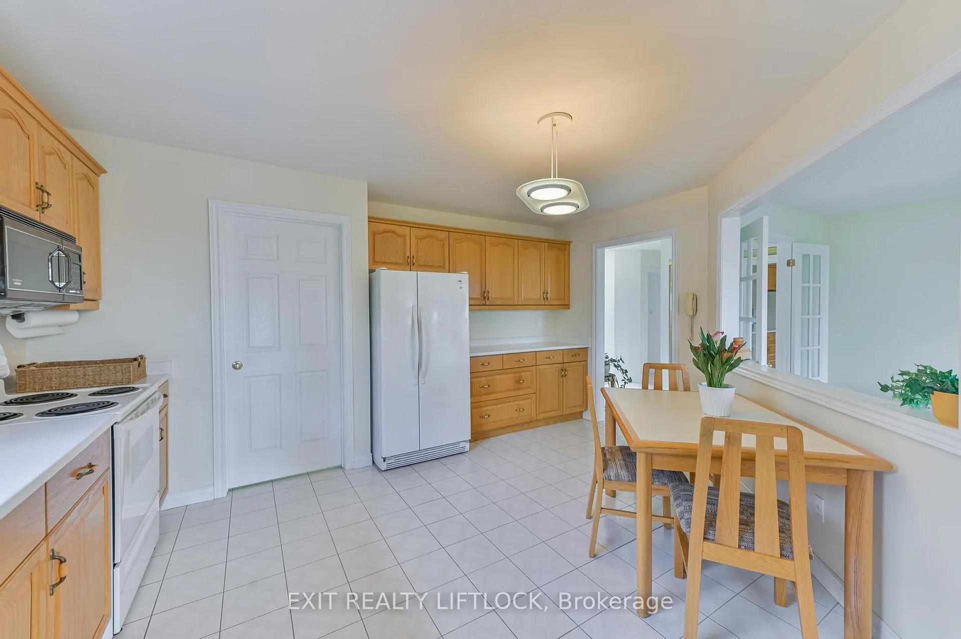 Photo 12 of 2498 Marsdale Drive, Peterborough, Ashburnham Ward 4 — HOMEH