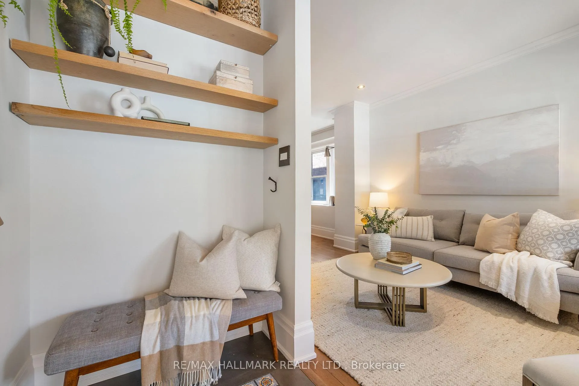 Photo 3 of 272 Kenilworth Avenue, Toronto, The Beaches — HOMEH