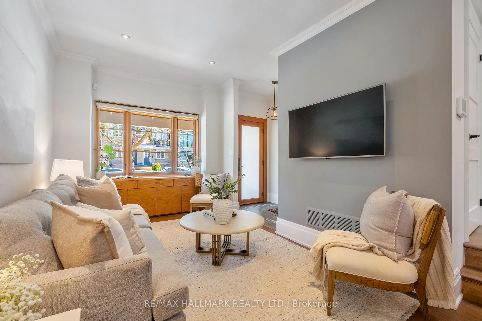 Photo 5 of 272 Kenilworth Avenue, Toronto, The Beaches — HOMEH