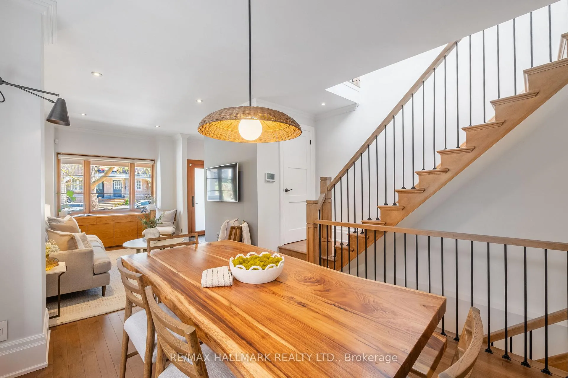 Photo 8 of 272 Kenilworth Avenue, Toronto, The Beaches — HOMEH
