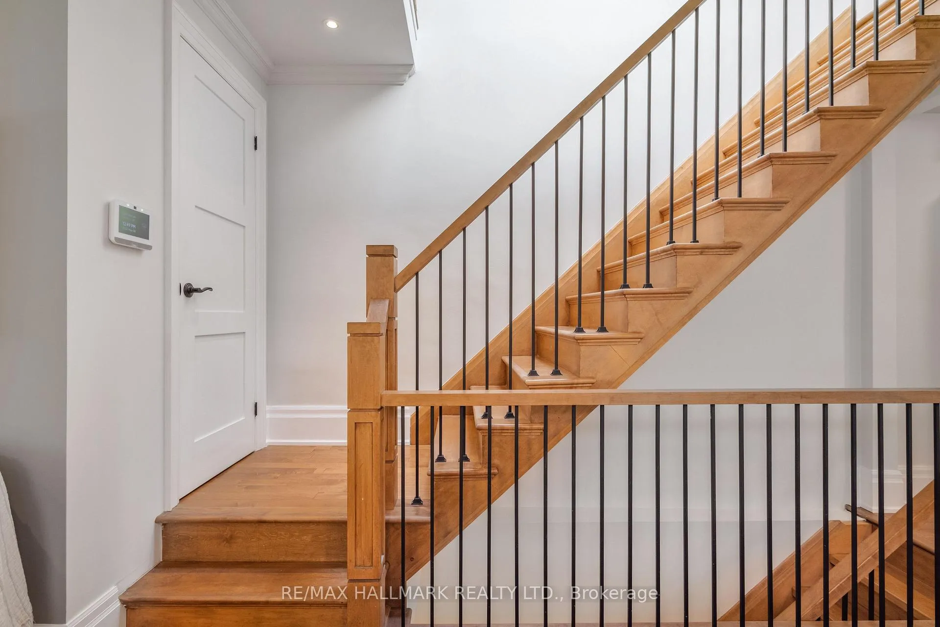 Photo 15 of 272 Kenilworth Avenue, Toronto, The Beaches — HOMEH