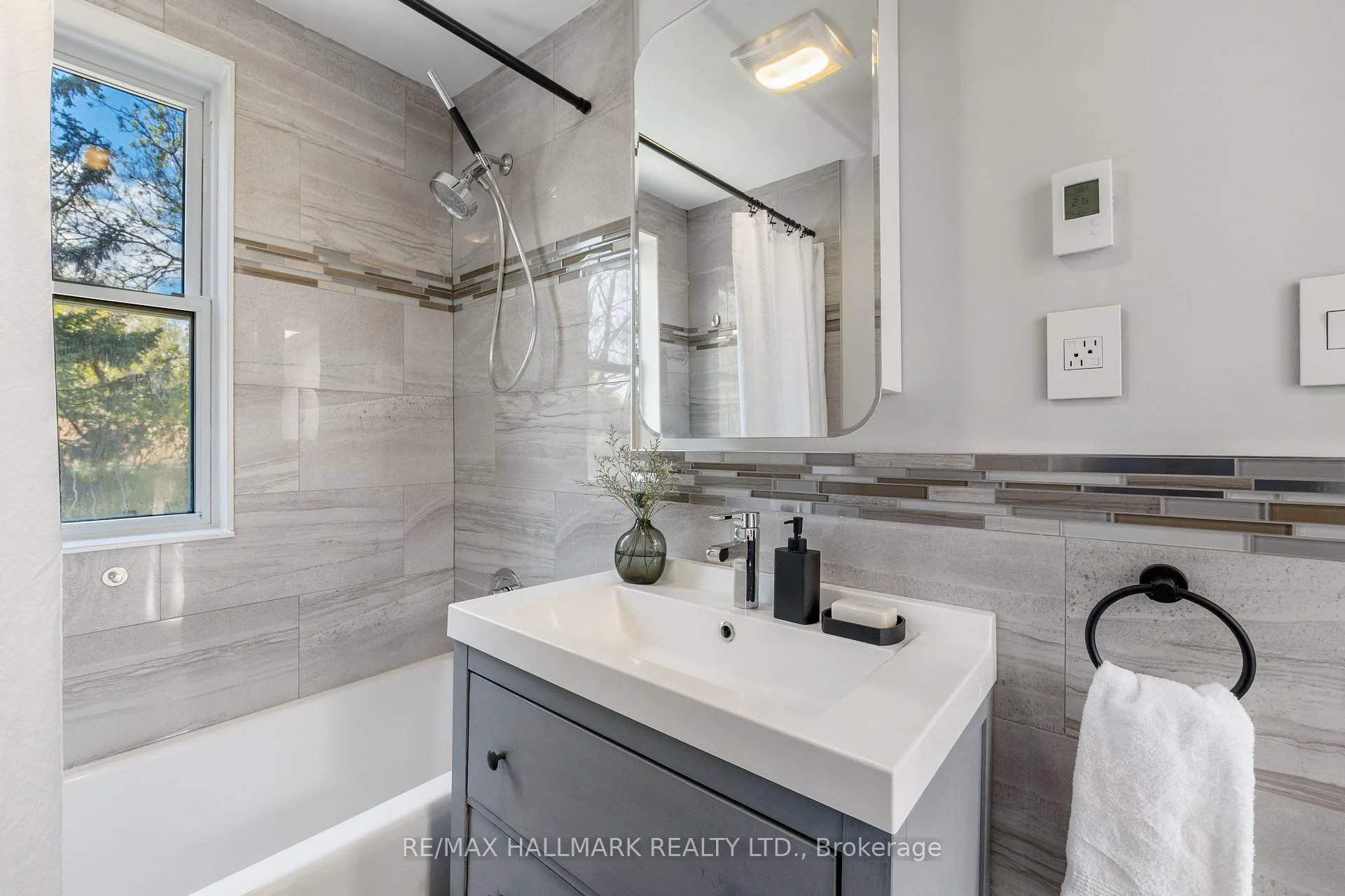 Photo 22 of 272 Kenilworth Avenue, Toronto, The Beaches — HOMEH