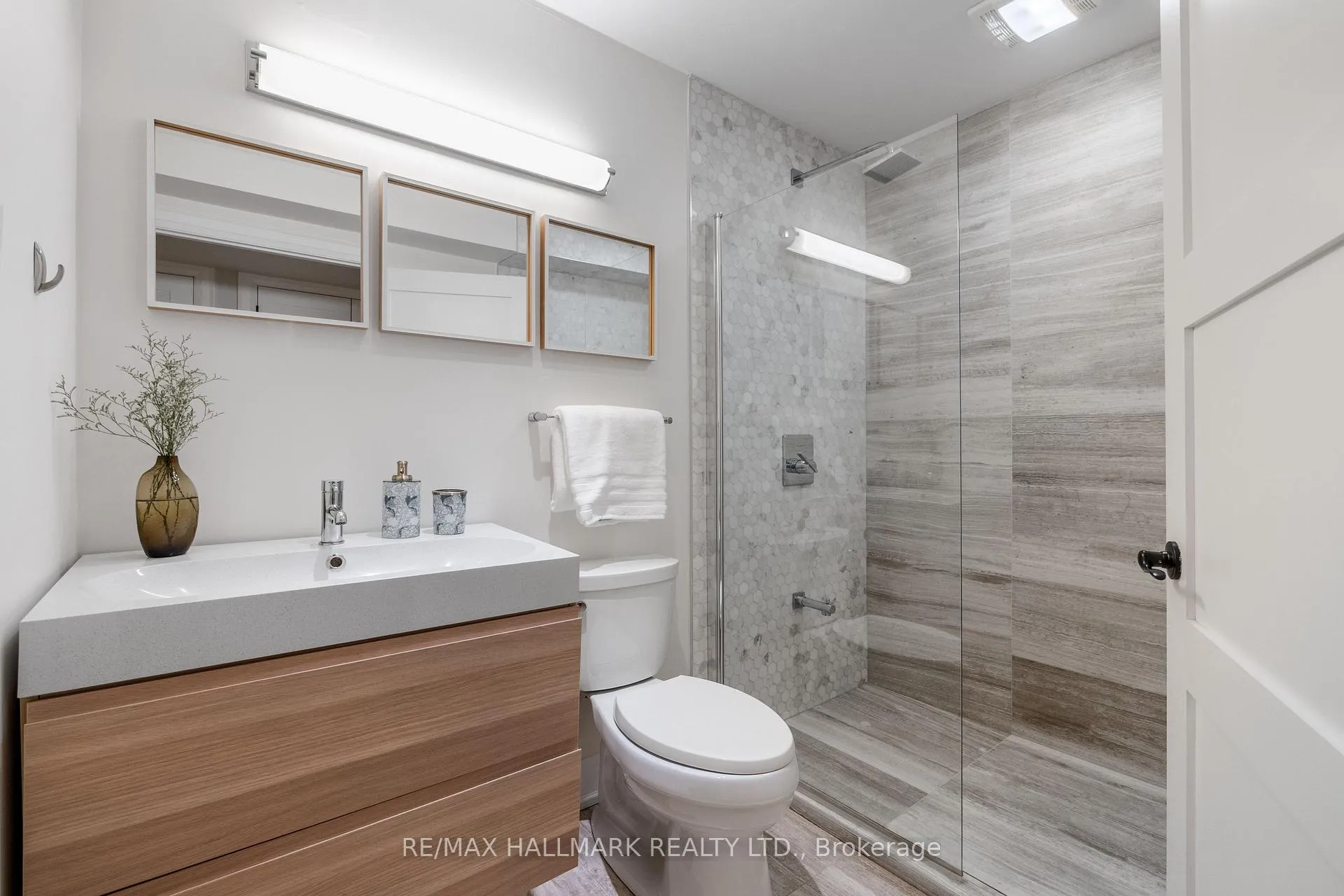 Photo 30 of 272 Kenilworth Avenue, Toronto, The Beaches — HOMEH