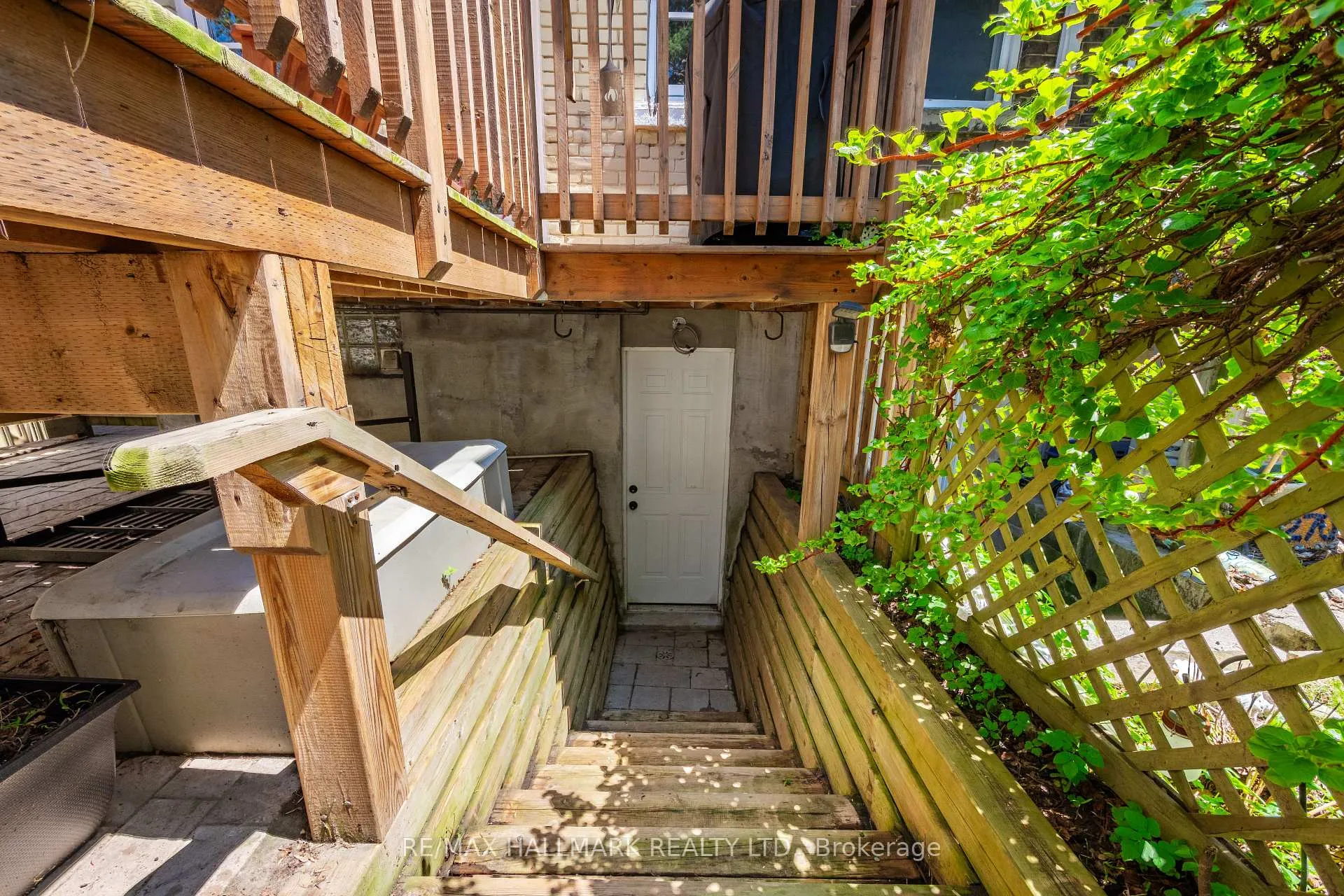 Photo 38 of 272 Kenilworth Avenue, Toronto, The Beaches — HOMEH