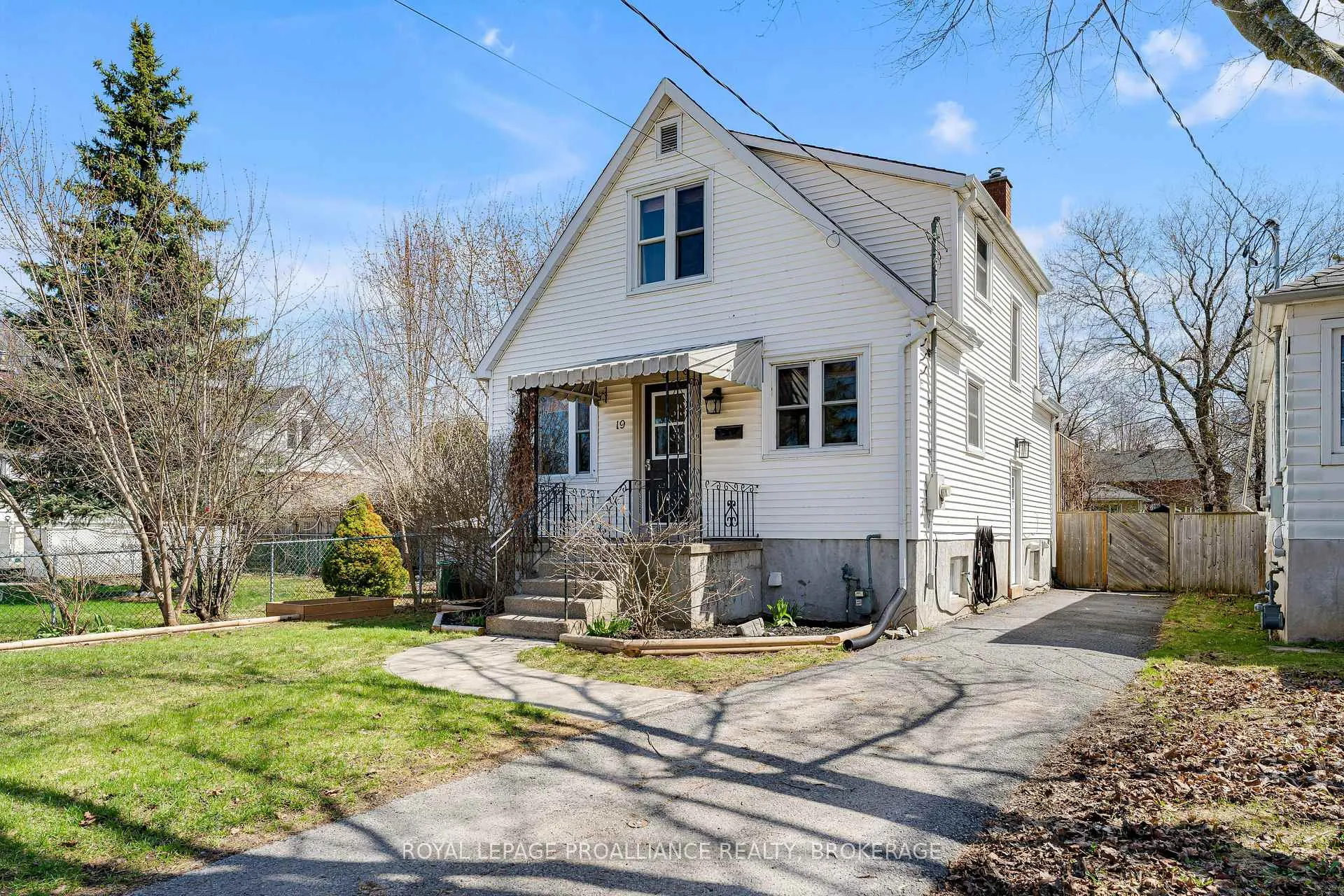 Front of 19 Westdale Avenue