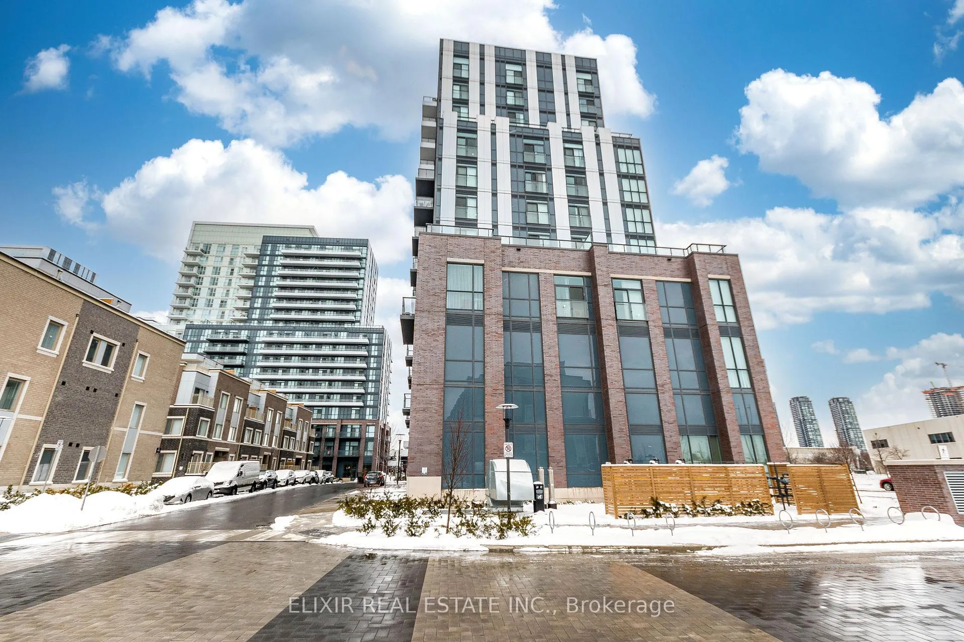 Photo 2 of Unit 522, 60 Honeycrisp Crescent, Vaughan, Vaughan Corporate Centre — HOMEH