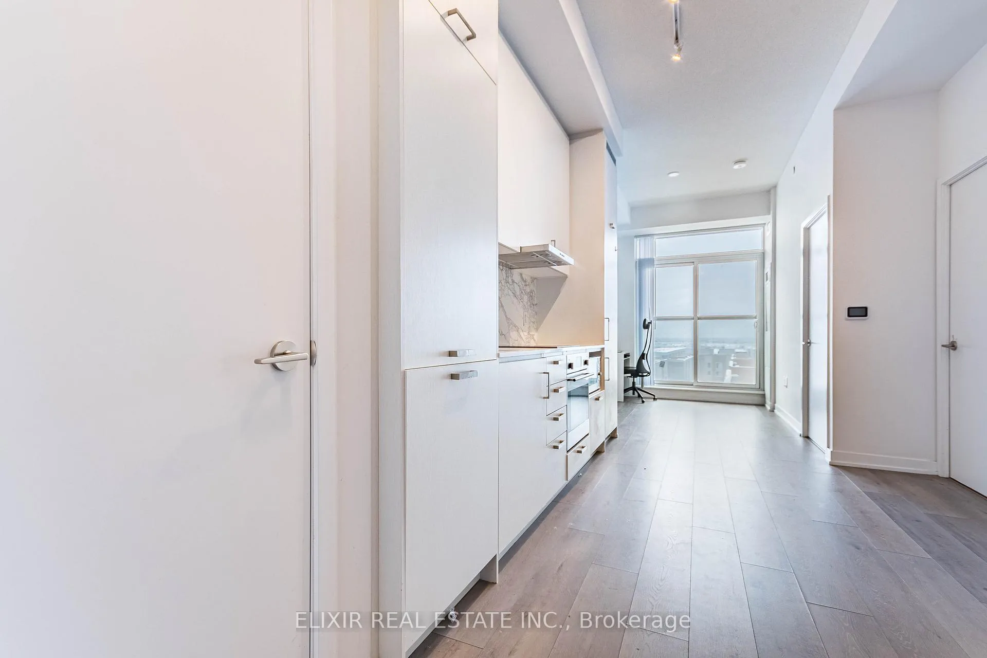Photo 5 of Unit 522, 60 Honeycrisp Crescent, Vaughan, Vaughan Corporate Centre — HOMEH