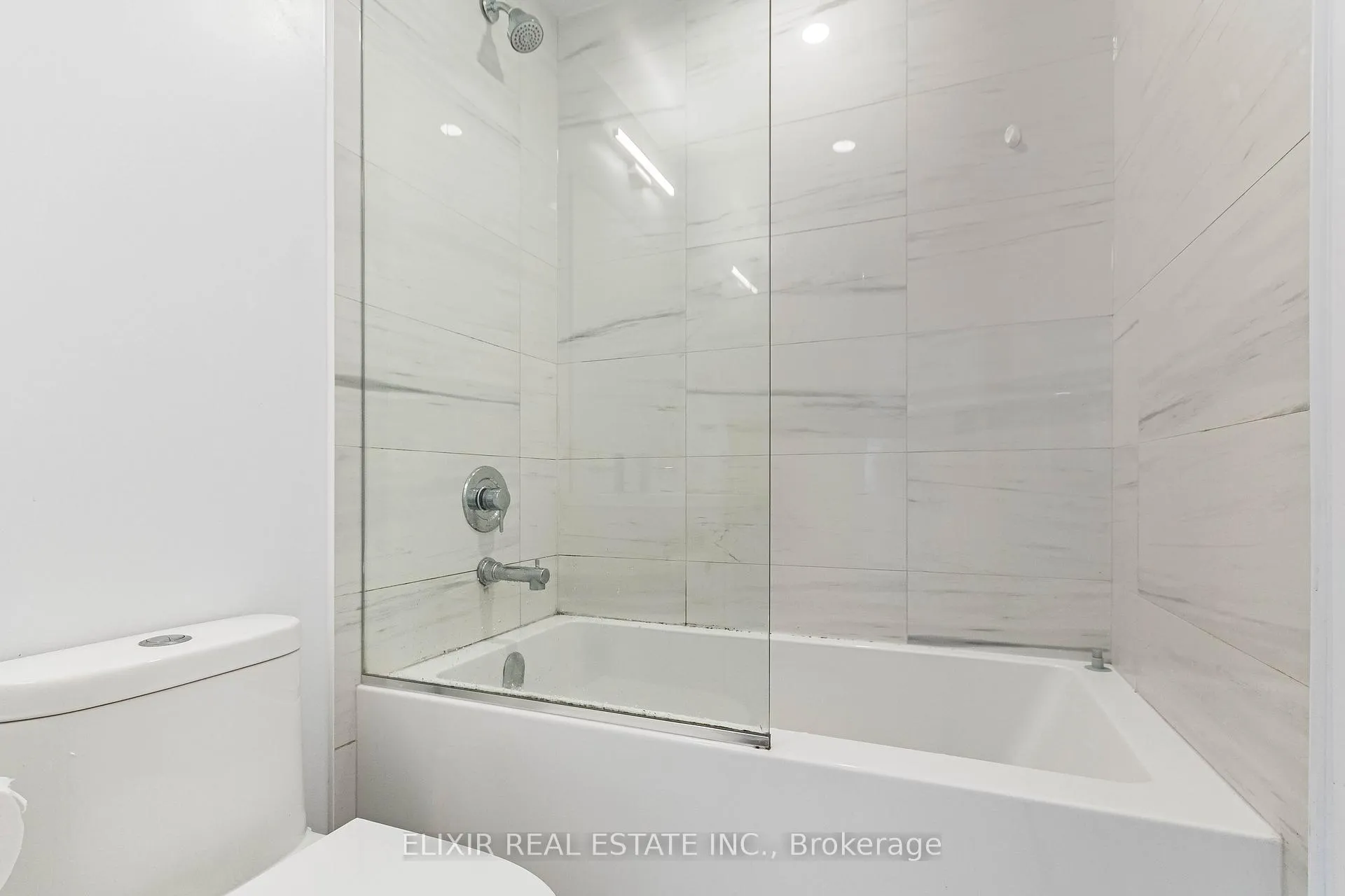 Photo 8 of Unit 522, 60 Honeycrisp Crescent, Vaughan, Vaughan Corporate Centre — HOMEH