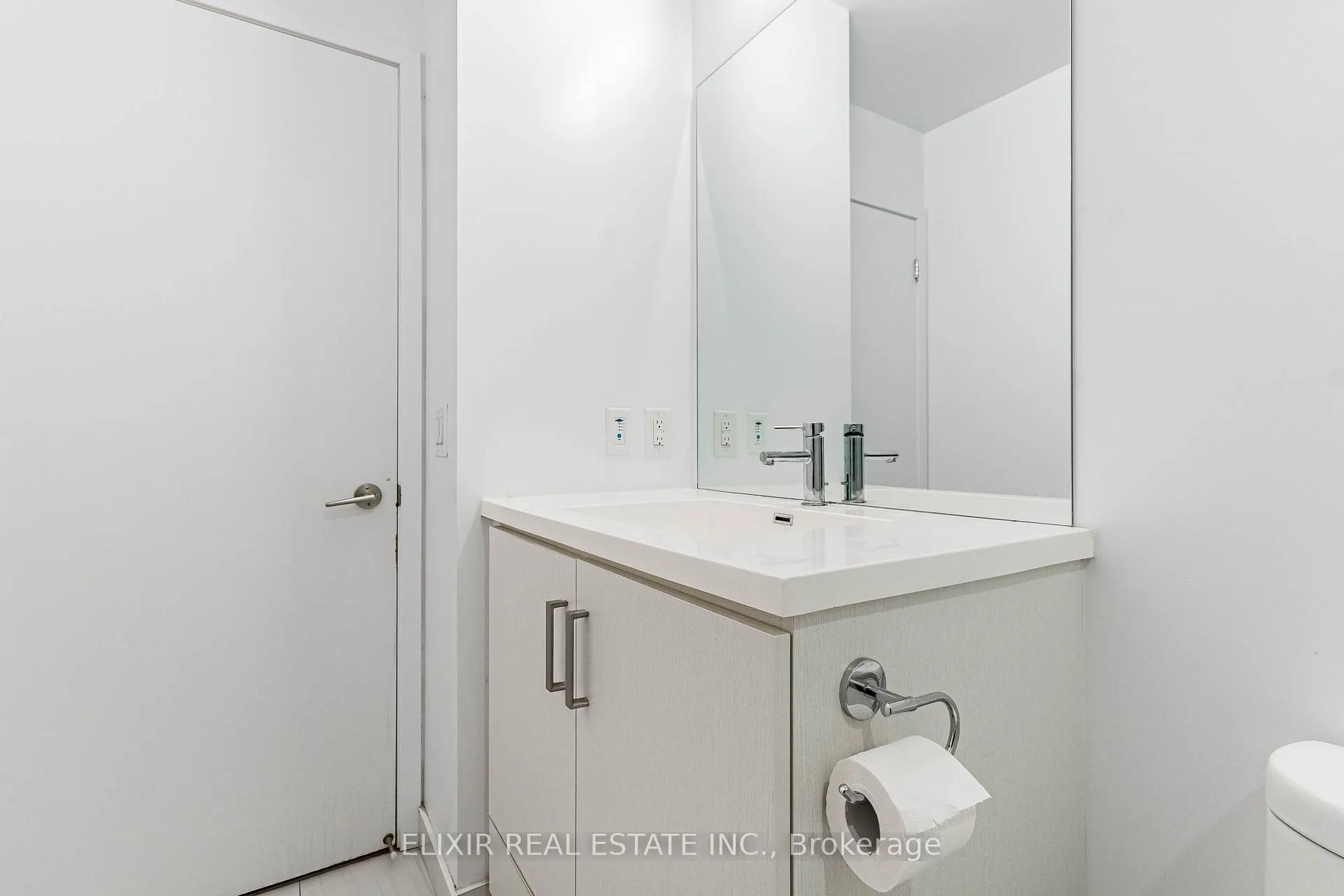 Photo 9 of Unit 522, 60 Honeycrisp Crescent, Vaughan, Vaughan Corporate Centre — HOMEH