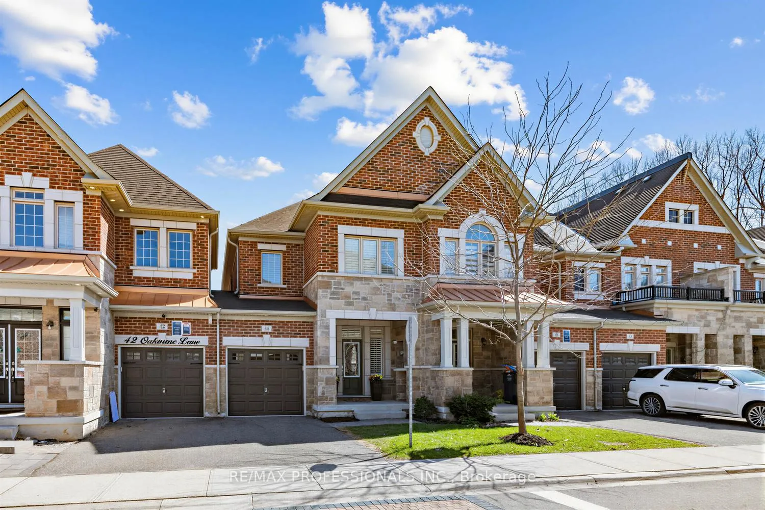 Photo 1 of 44 Oakmore Lane, Brampton, Bram West — HOMEH