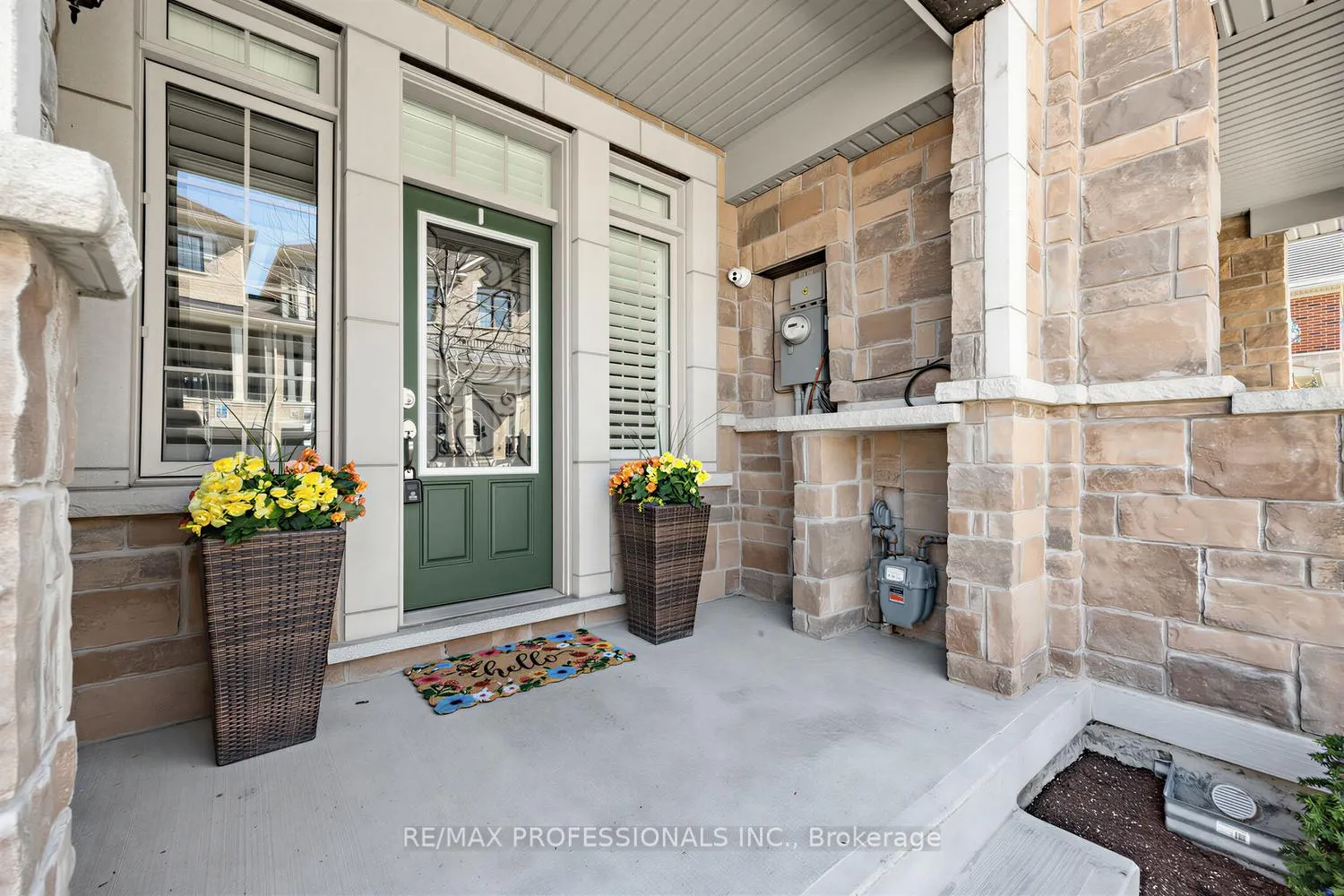 Photo 3 of 44 Oakmore Lane, Brampton, Bram West — HOMEH