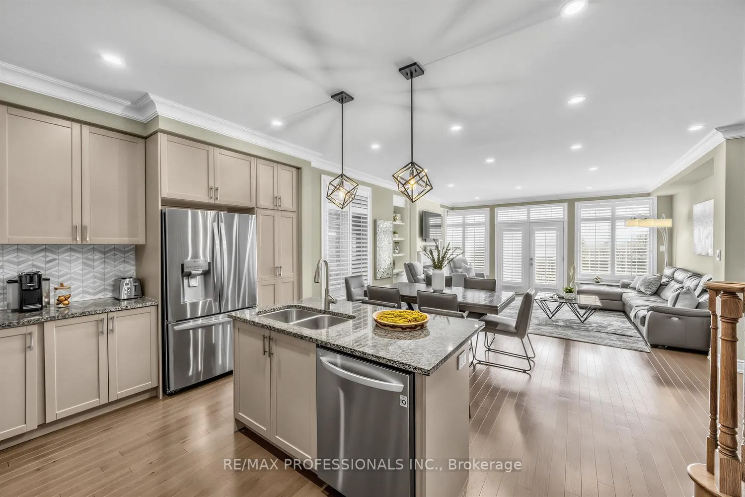 Photo 5 of 44 Oakmore Lane, Brampton, Bram West — HOMEH