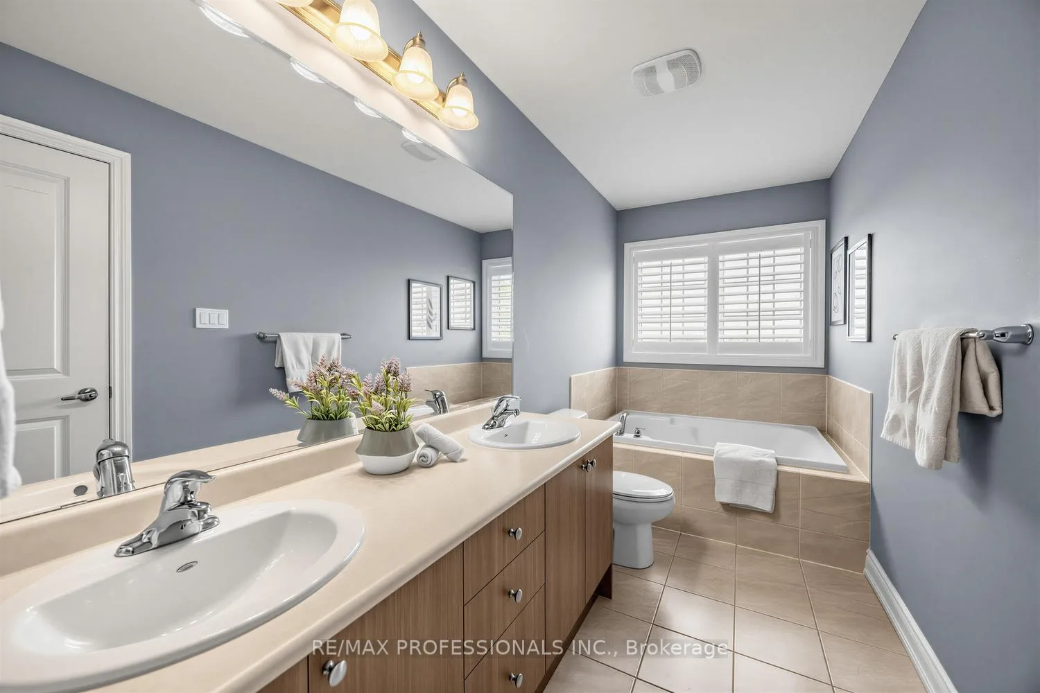Photo 22 of 44 Oakmore Lane, Brampton, Bram West — HOMEH