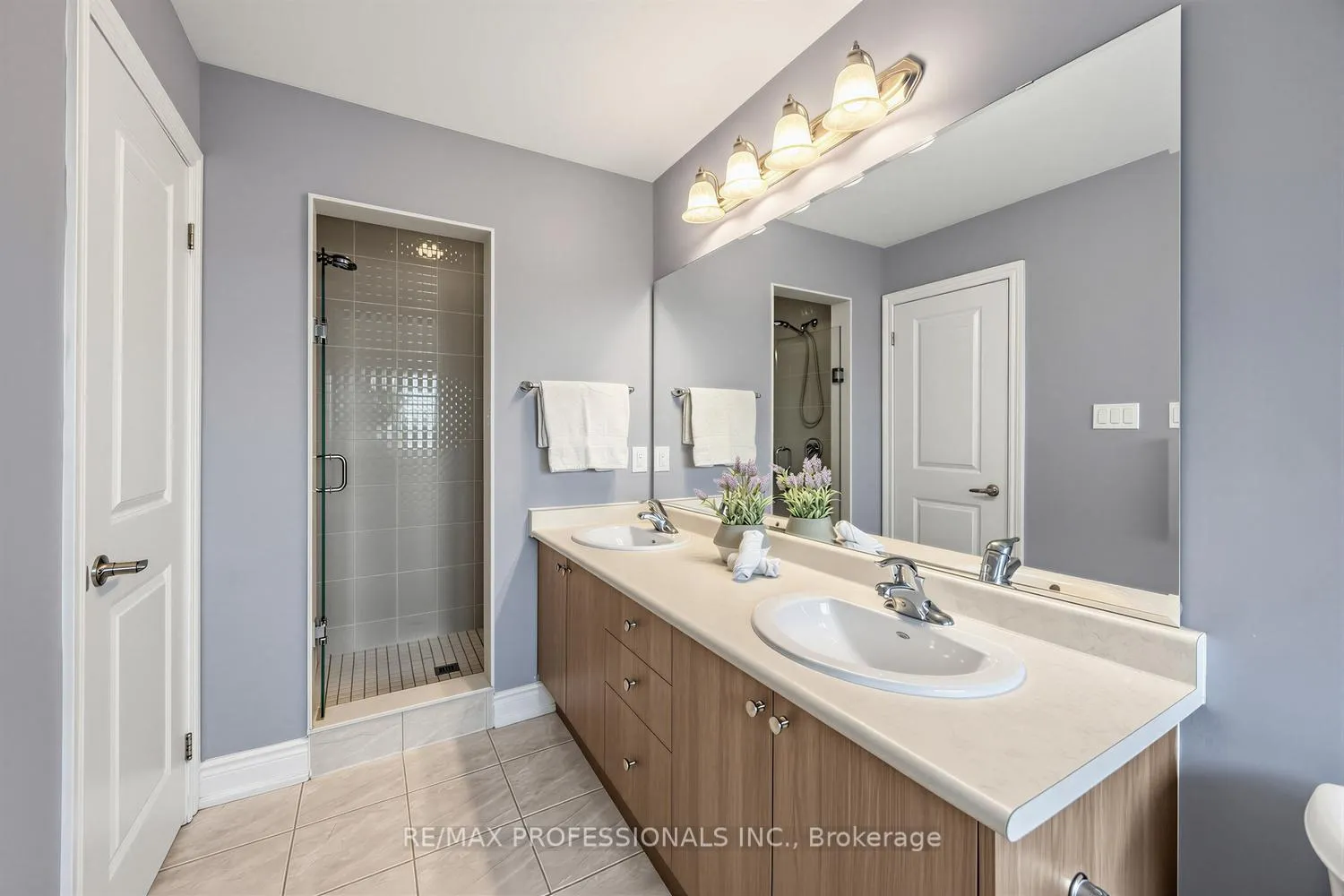 Photo 23 of 44 Oakmore Lane, Brampton, Bram West — HOMEH