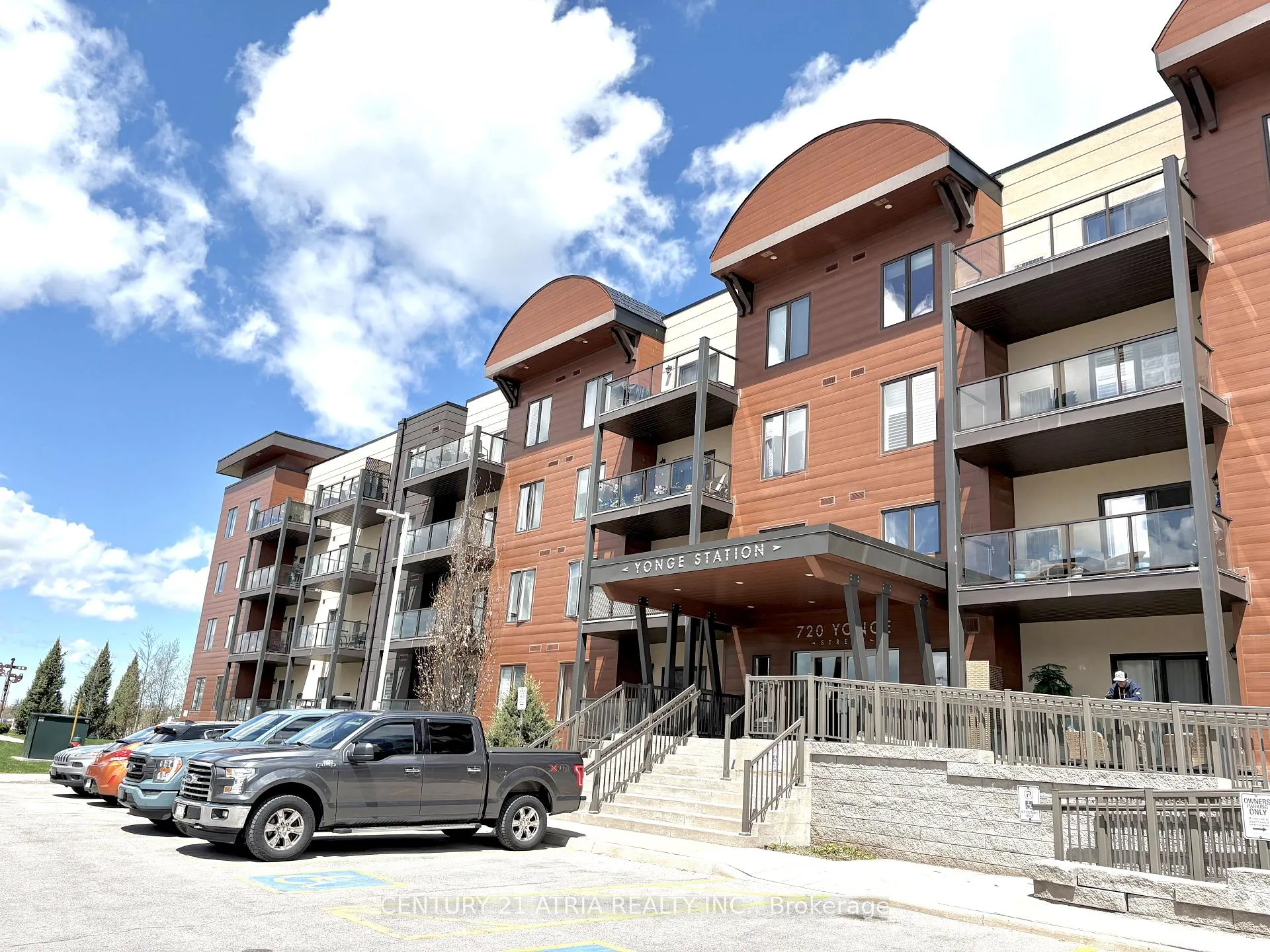 Photo 3 of Unit 109, 720 Yonge Street, Barrie, Painswick South — HOMEH