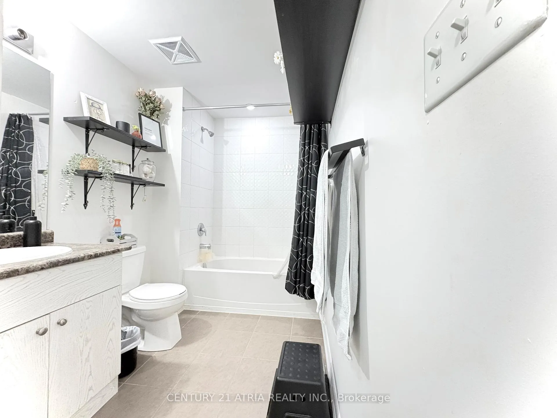 Photo 10 of Unit 109, 720 Yonge Street, Barrie, Painswick South — HOMEH