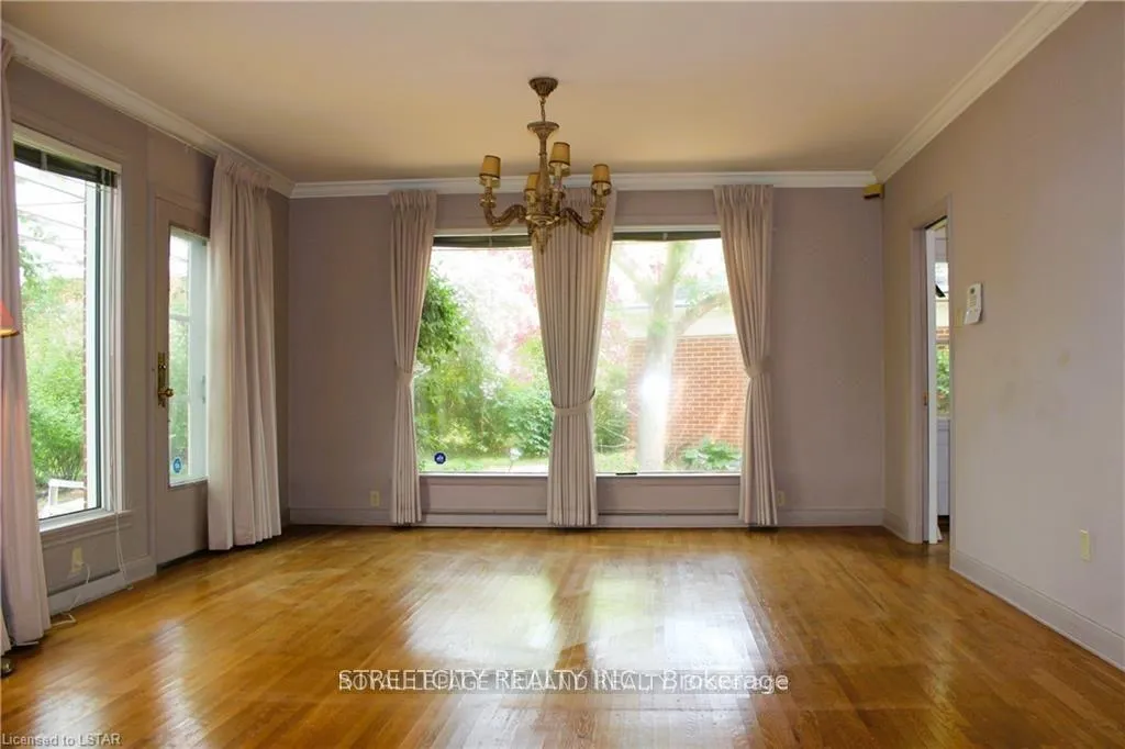 Photo 4 of 1517 Gloucester Road, London, North A — HOMEH