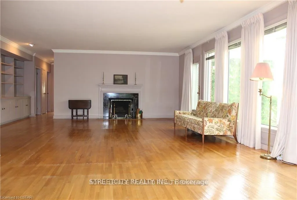 Photo 5 of 1517 Gloucester Road, London, North A — HOMEH