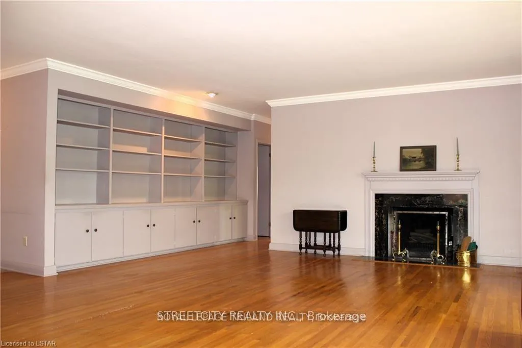 Photo 6 of 1517 Gloucester Road, London, North A — HOMEH