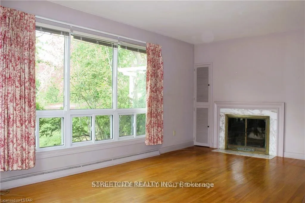 Photo 7 of 1517 Gloucester Road, London, North A — HOMEH