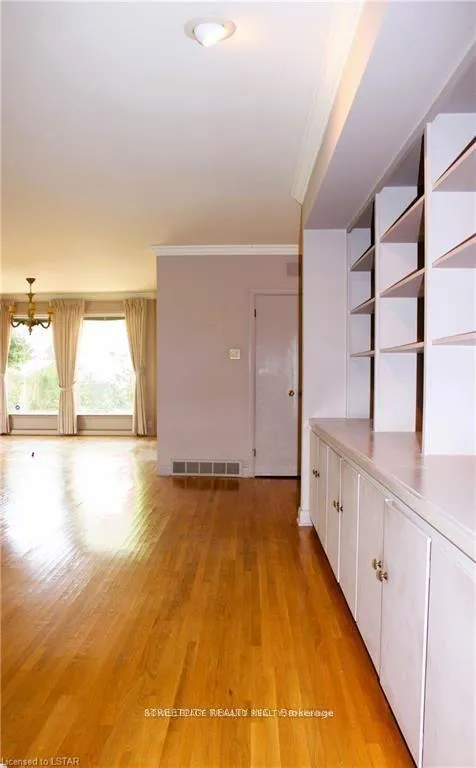 Photo 8 of 1517 Gloucester Road, London, North A — HOMEH