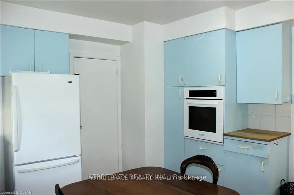 Photo 10 of 1517 Gloucester Road, London, North A — HOMEH