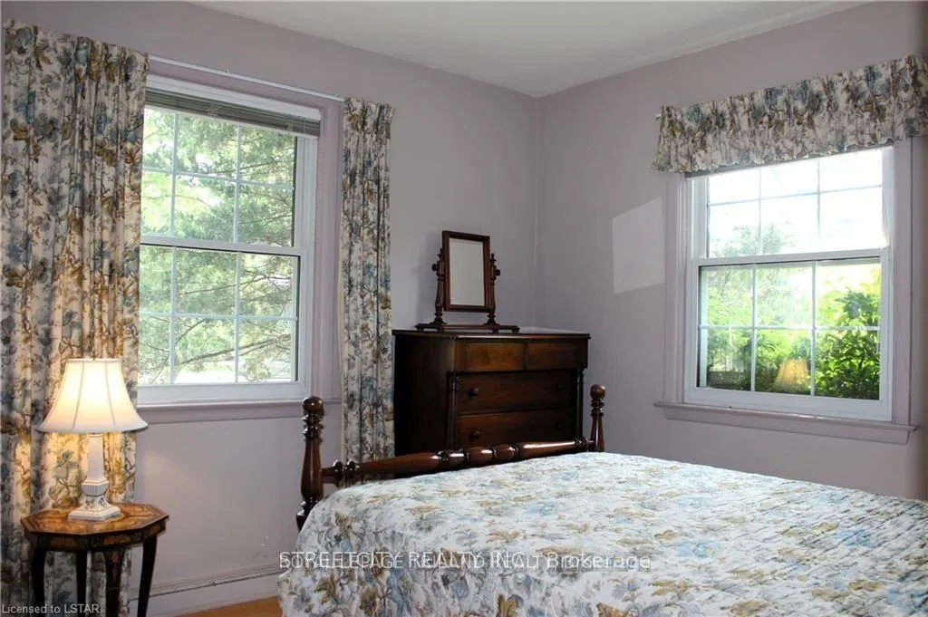 Photo 11 of 1517 Gloucester Road, London, North A — HOMEH