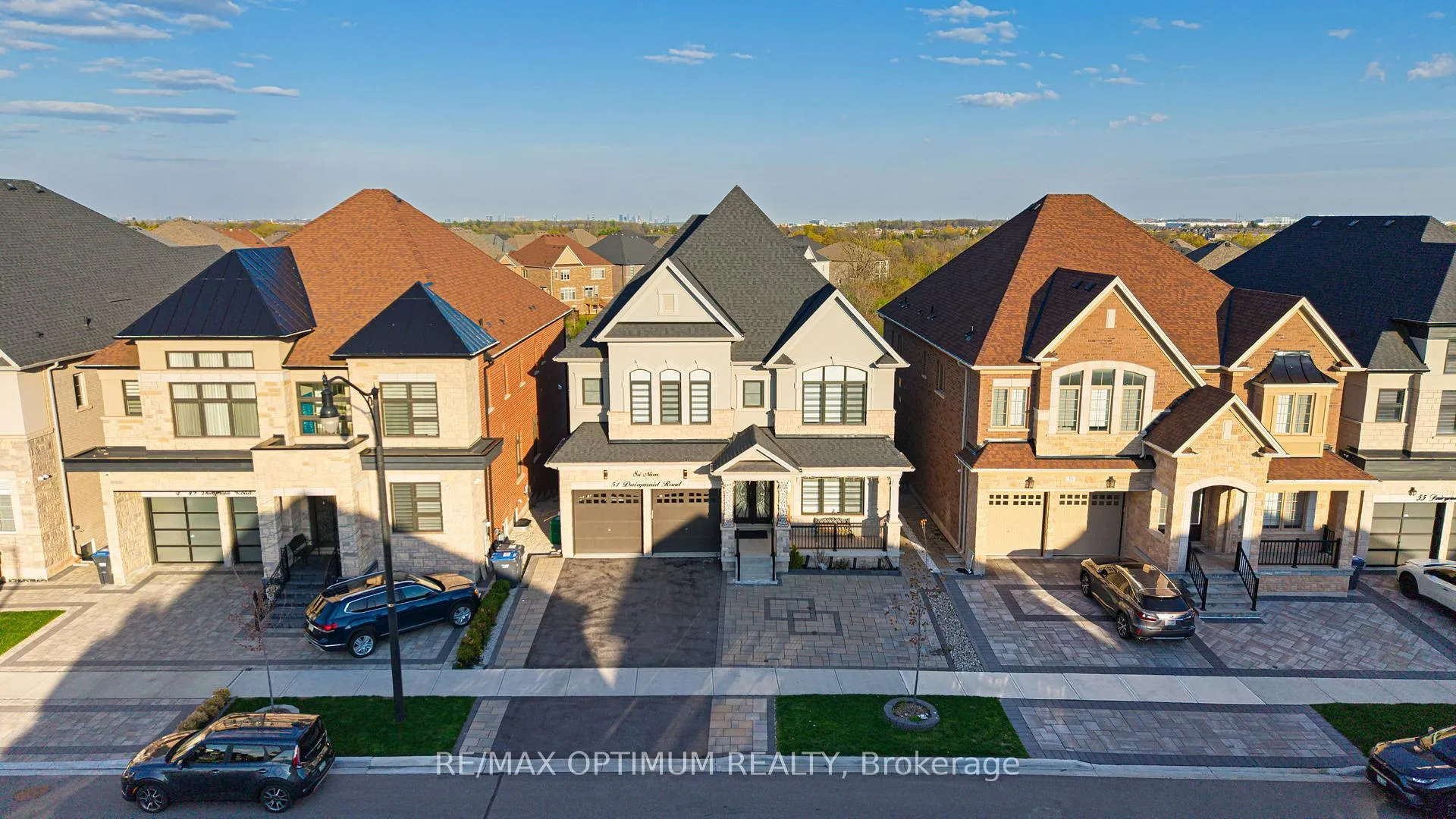 Photo 2 of 51 Dairymaid Road, Brampton, Credit Valley — HOMEH