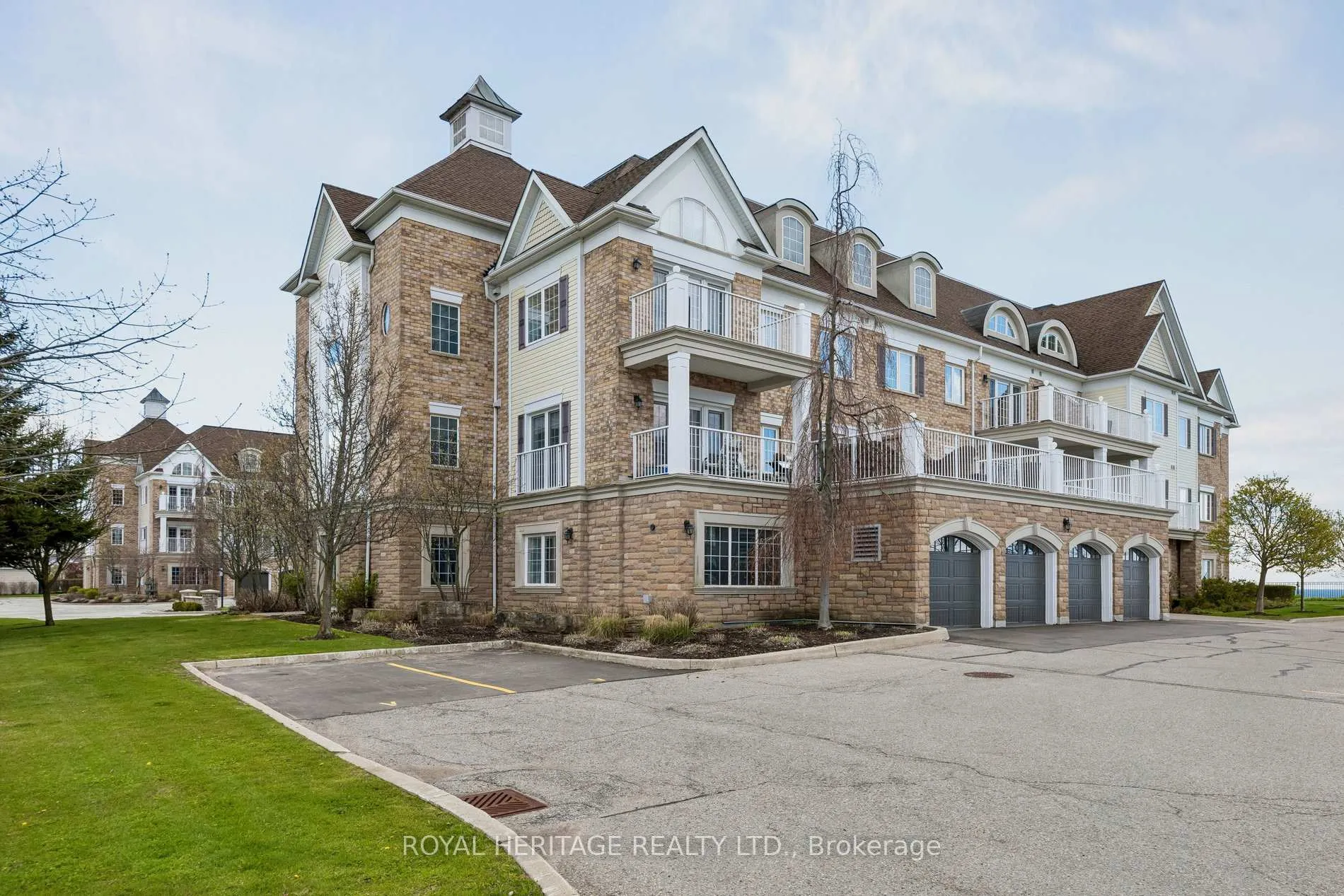 Front of Unit 101, 385 Lakebreeze Drive