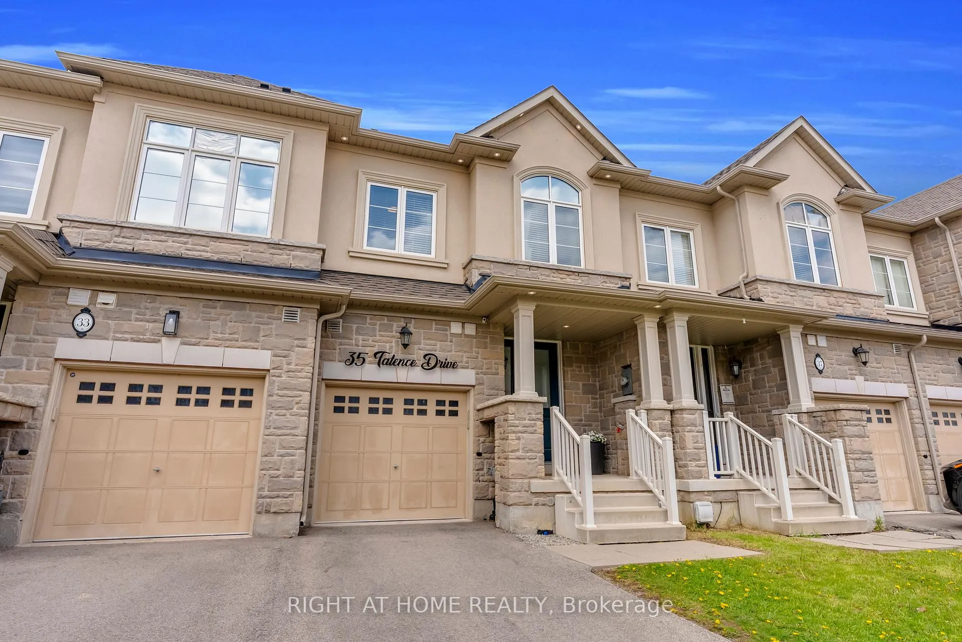 Photo 3 of 35 Talence Drive, Hamilton, Stoney Creek Mountain — HOMEH