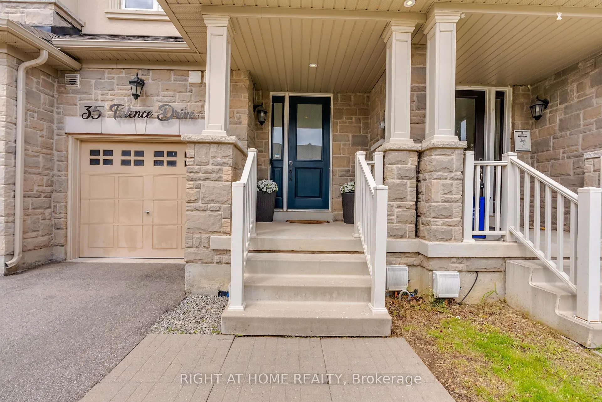 Photo 4 of 35 Talence Drive, Hamilton, Stoney Creek Mountain — HOMEH