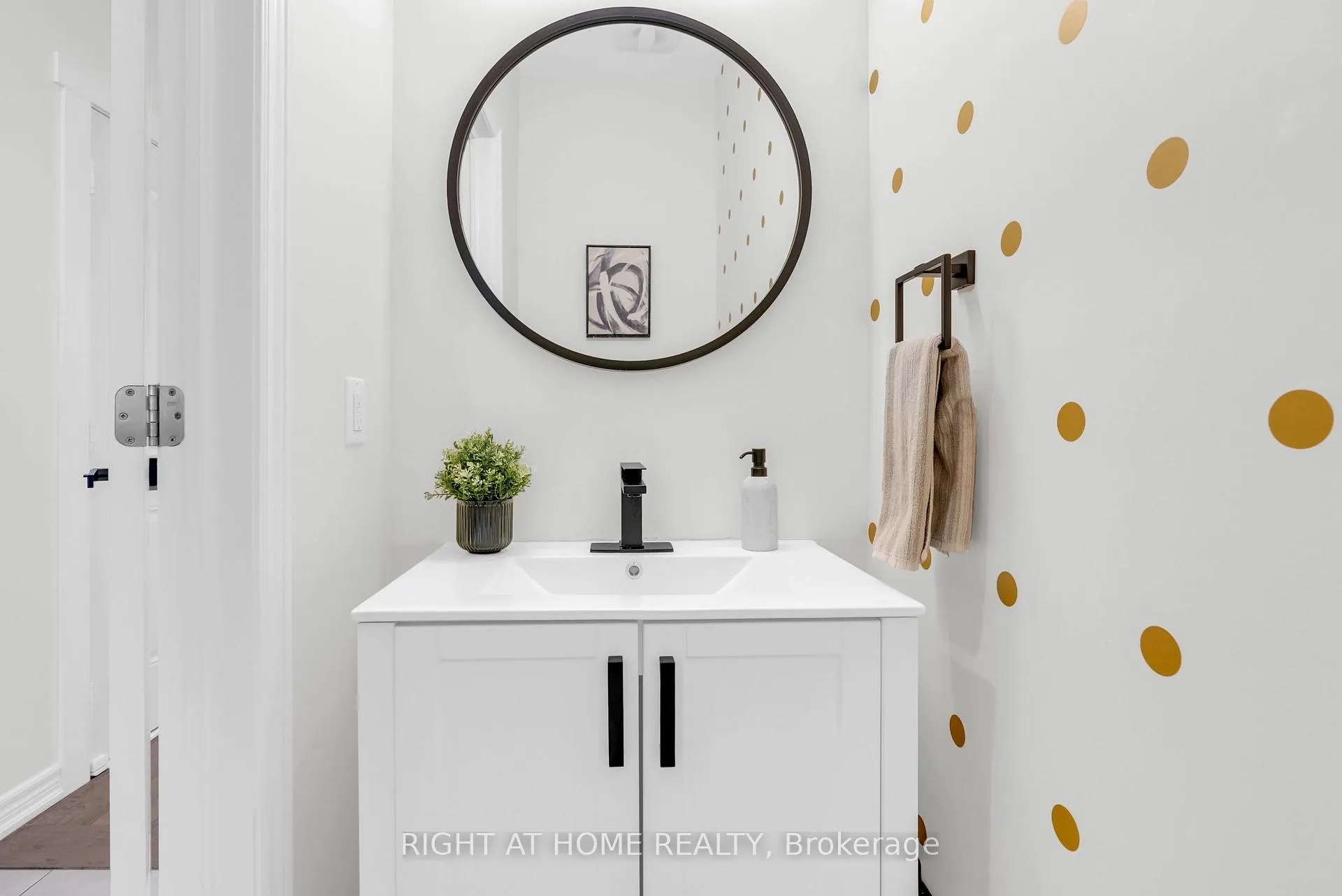 Photo 9 of 35 Talence Drive, Hamilton, Stoney Creek Mountain — HOMEH