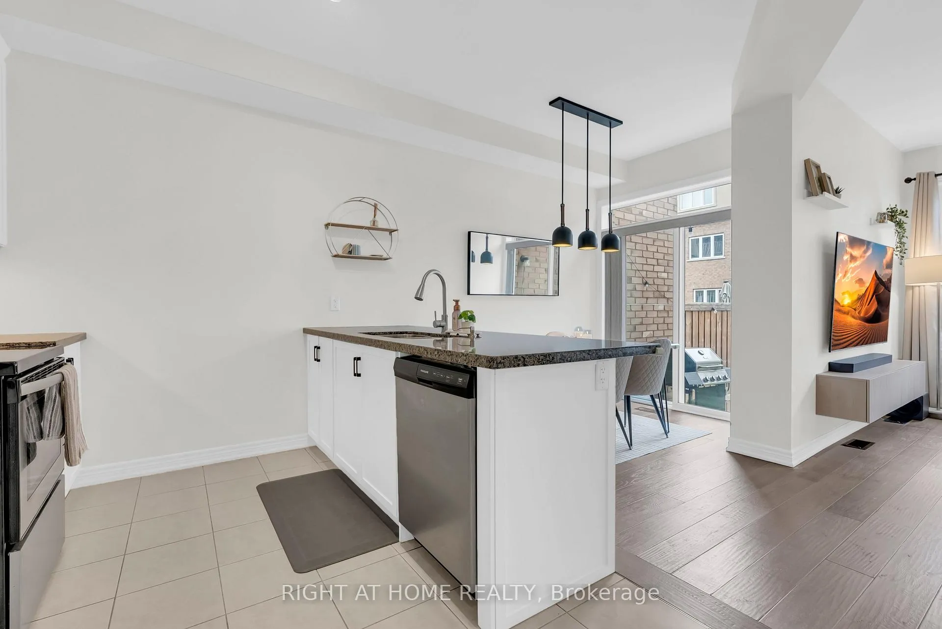 Photo 15 of 35 Talence Drive, Hamilton, Stoney Creek Mountain — HOMEH