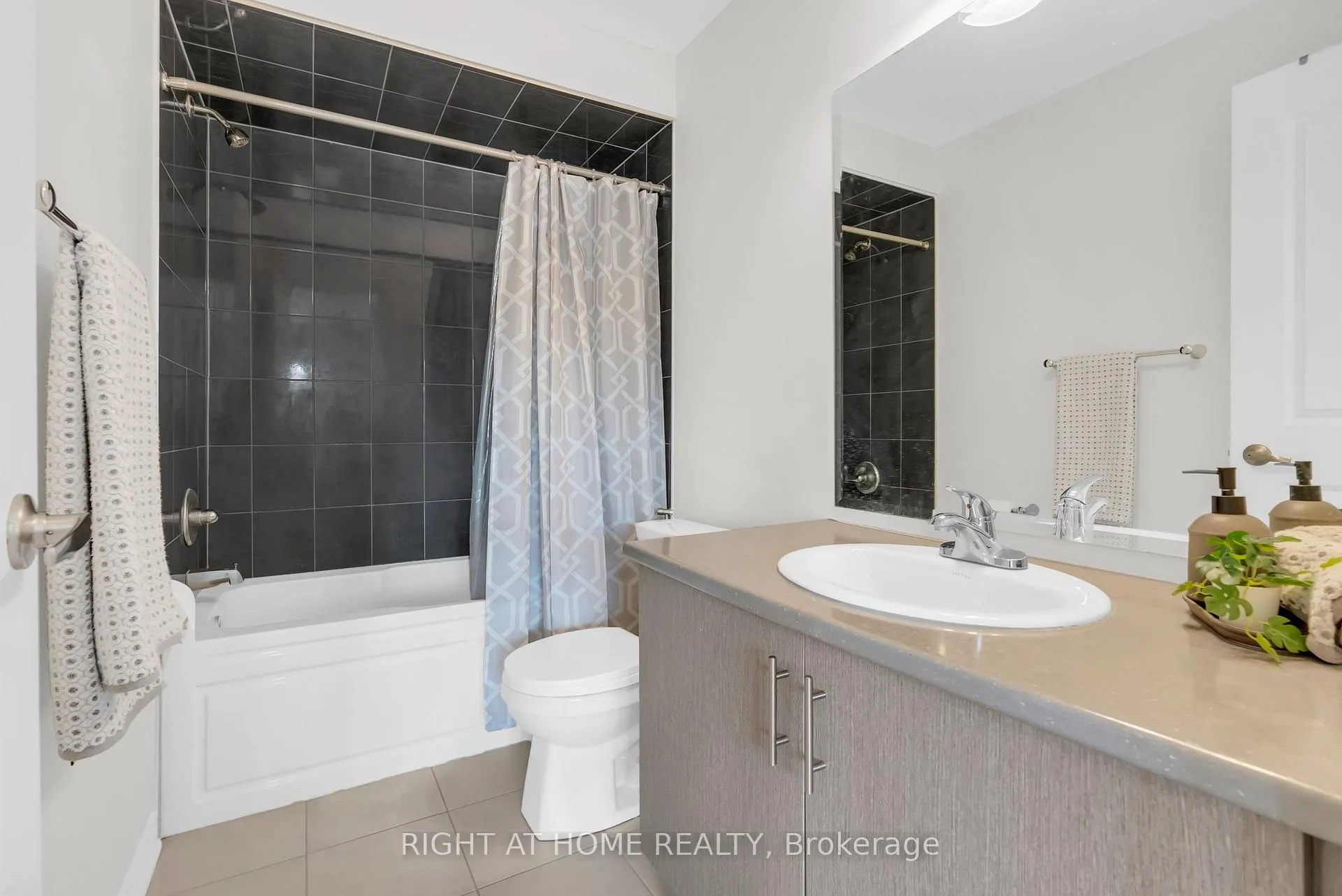 Photo 35 of 35 Talence Drive, Hamilton, Stoney Creek Mountain — HOMEH