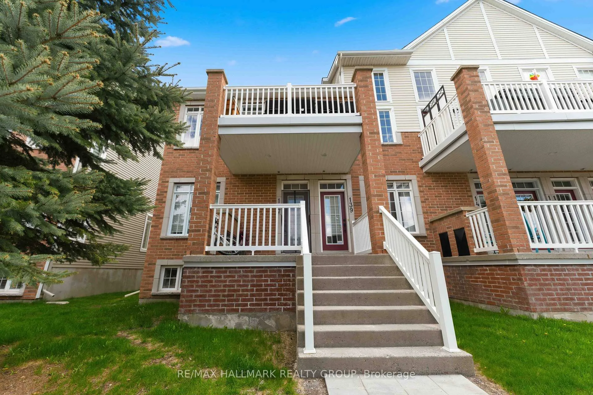 Photo 2 of 137 Eye Bright Crescent, Ottawa, Riverside South/Gloucester Glen — HOMEH
