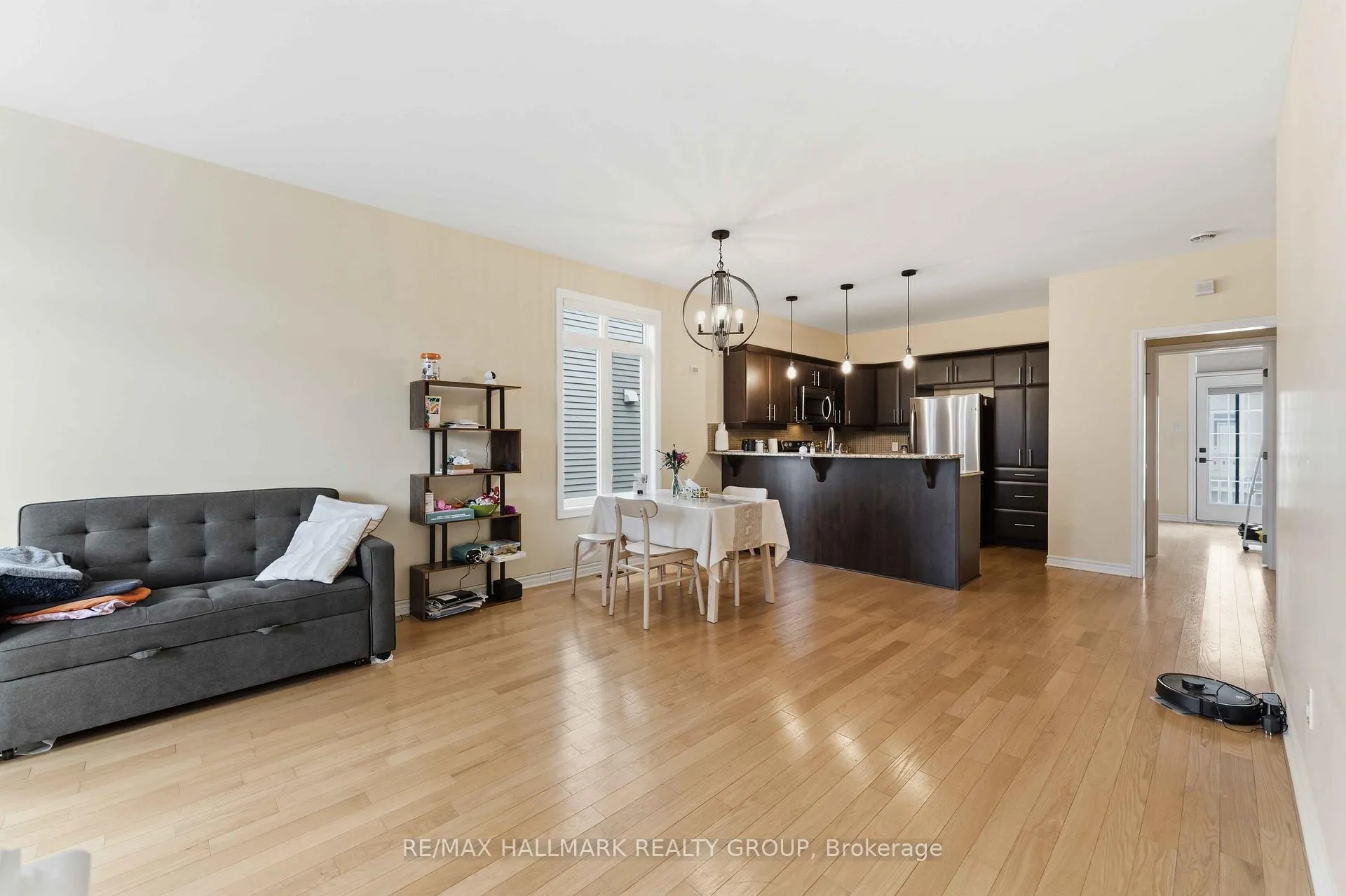 Photo 4 of 137 Eye Bright Crescent, Ottawa, Riverside South/Gloucester Glen — HOMEH
