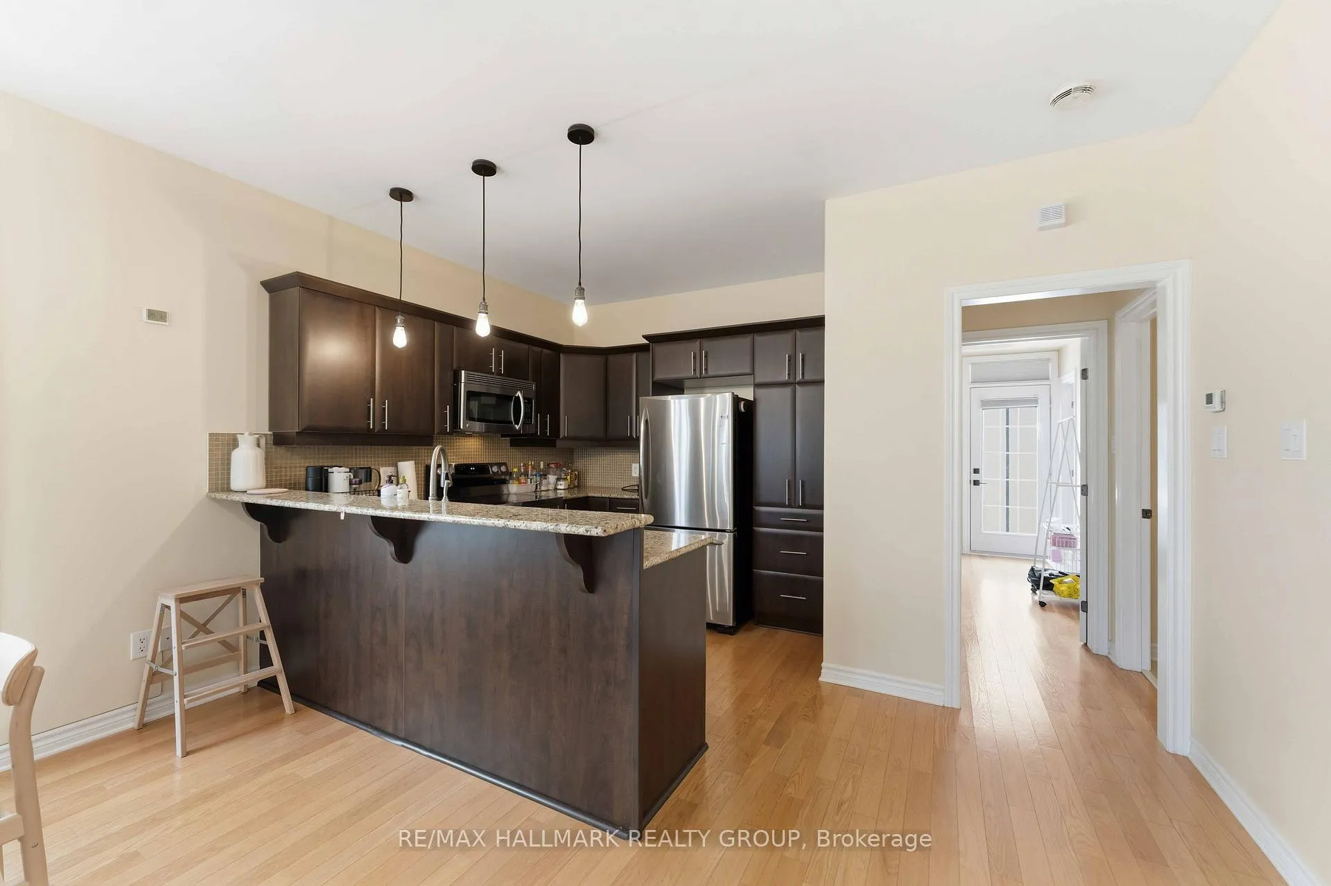 Photo 5 of 137 Eye Bright Crescent, Ottawa, Riverside South/Gloucester Glen — HOMEH