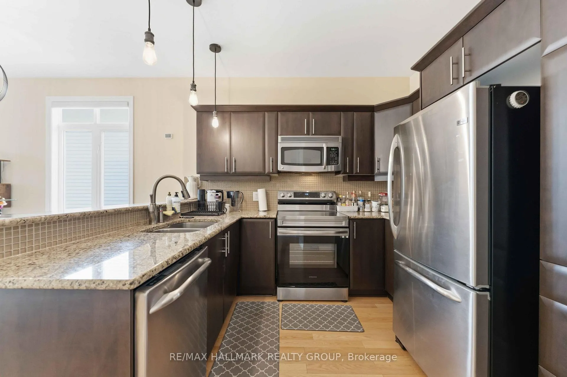 Photo 7 of 137 Eye Bright Crescent, Ottawa, Riverside South/Gloucester Glen — HOMEH