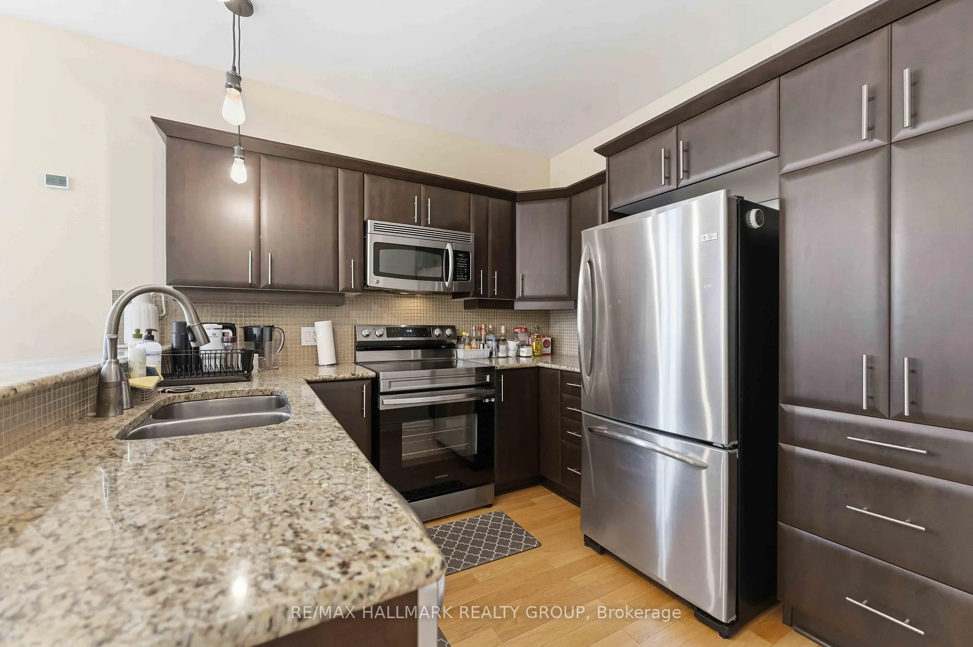 Photo 8 of 137 Eye Bright Crescent, Ottawa, Riverside South/Gloucester Glen — HOMEH