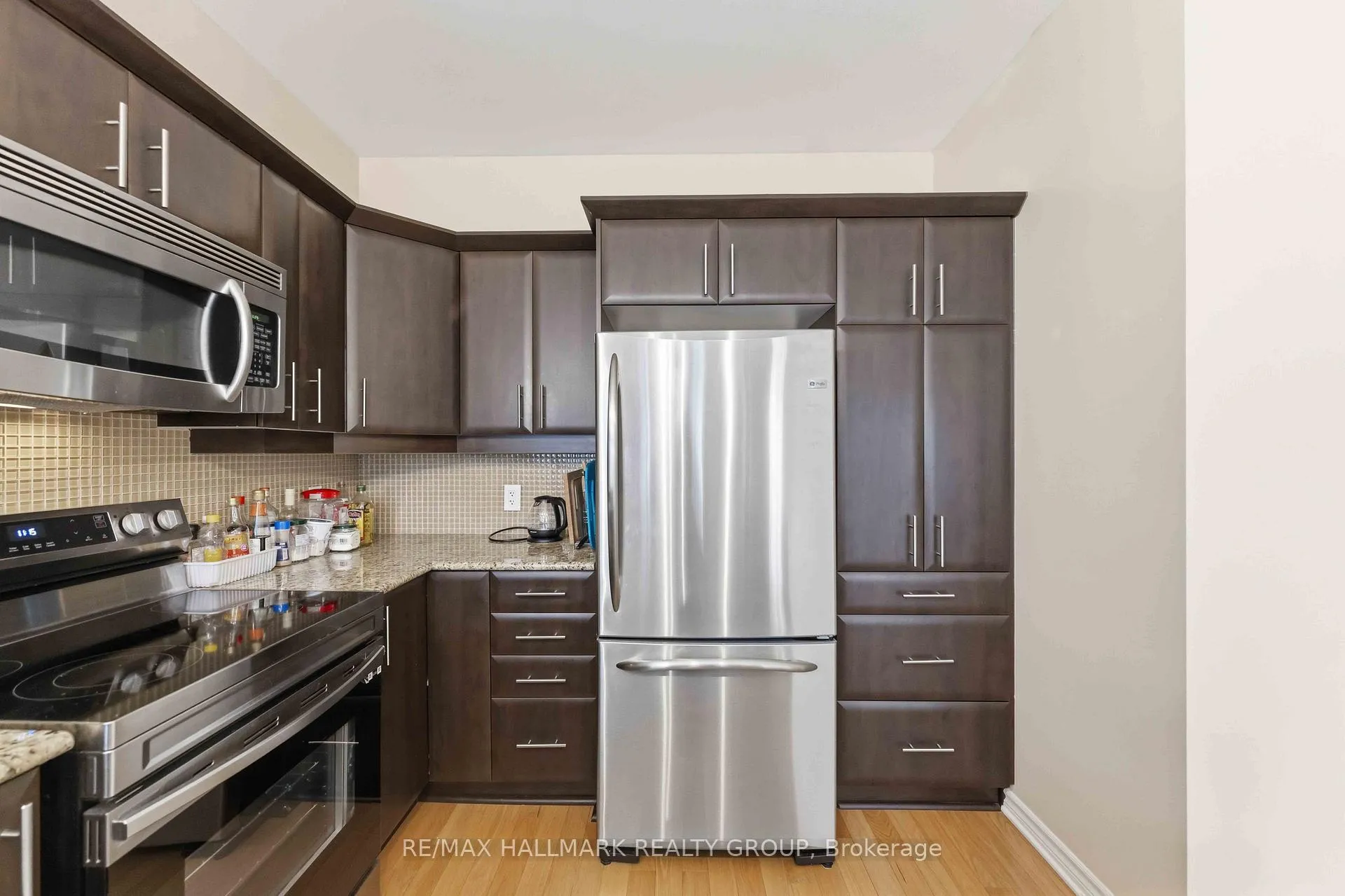 Photo 10 of 137 Eye Bright Crescent, Ottawa, Riverside South/Gloucester Glen — HOMEH