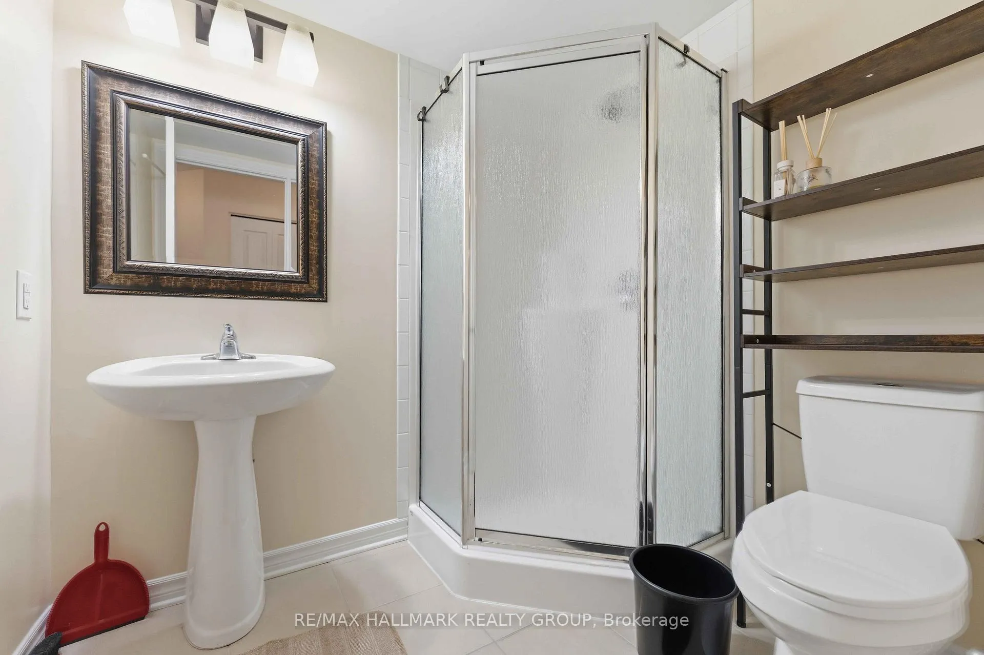 Photo 18 of 137 Eye Bright Crescent, Ottawa, Riverside South/Gloucester Glen — HOMEH