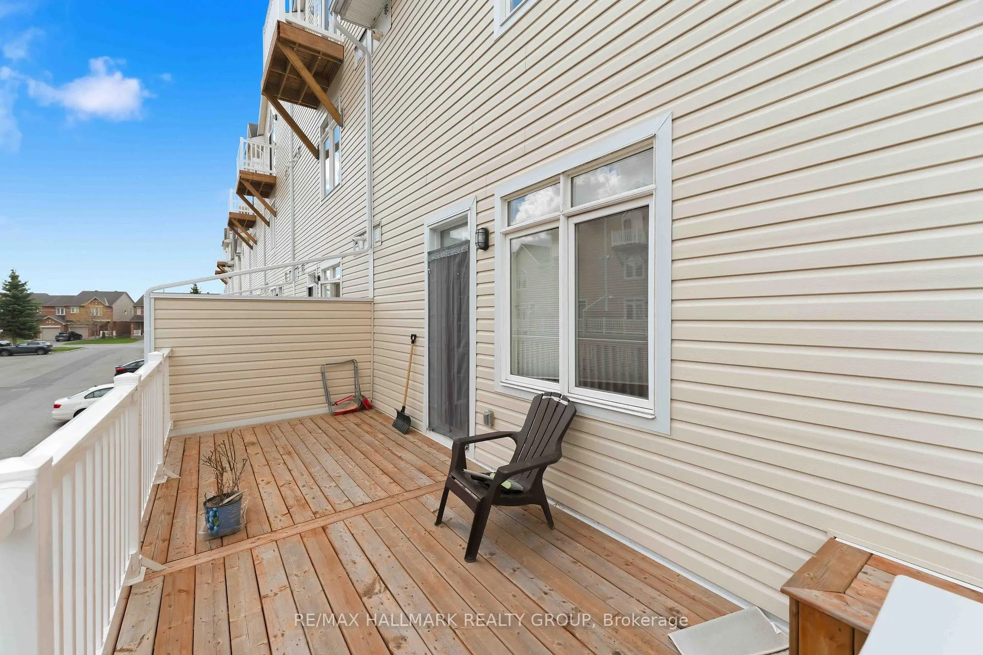 Photo 19 of 137 Eye Bright Crescent, Ottawa, Riverside South/Gloucester Glen — HOMEH
