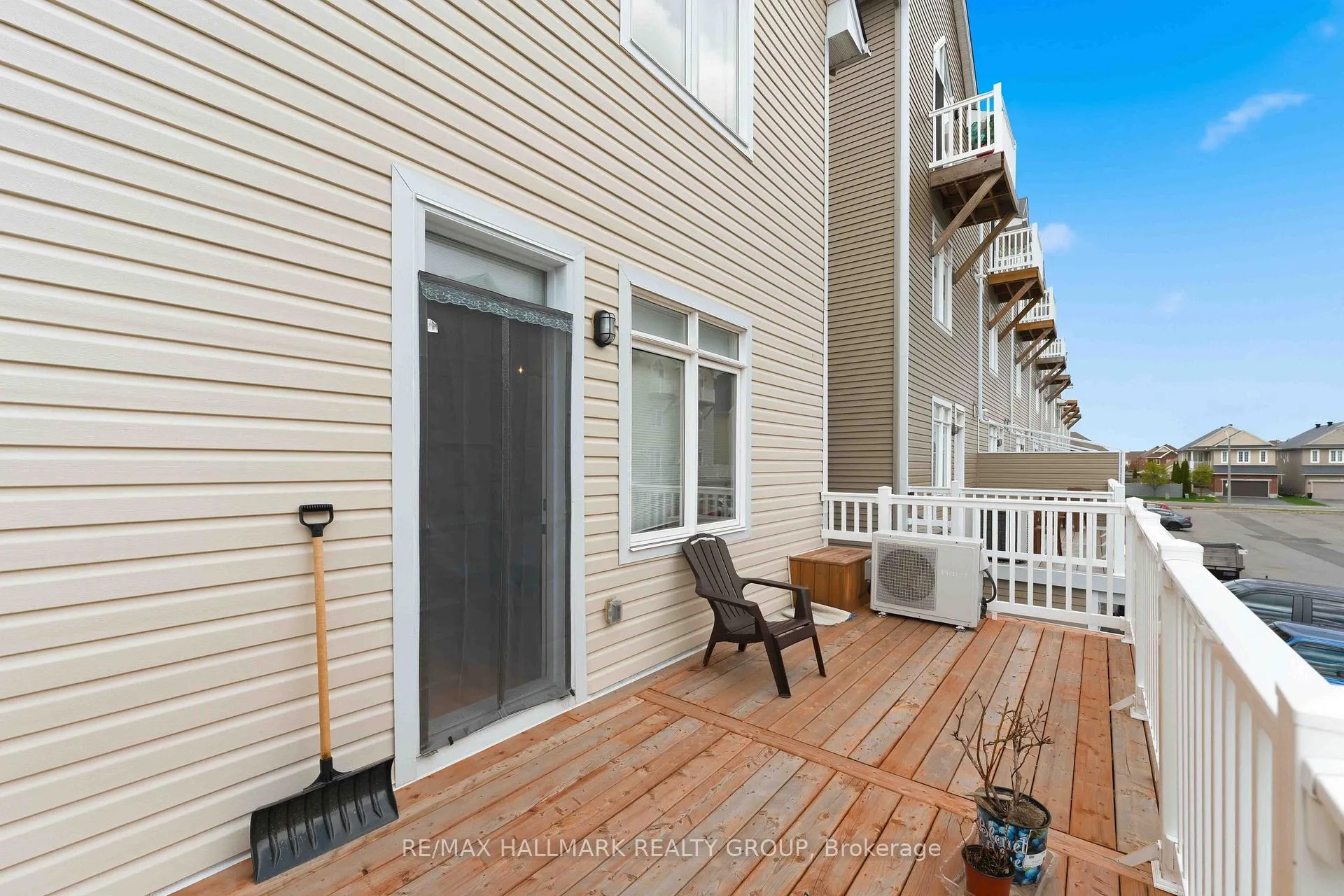 Photo 20 of 137 Eye Bright Crescent, Ottawa, Riverside South/Gloucester Glen — HOMEH